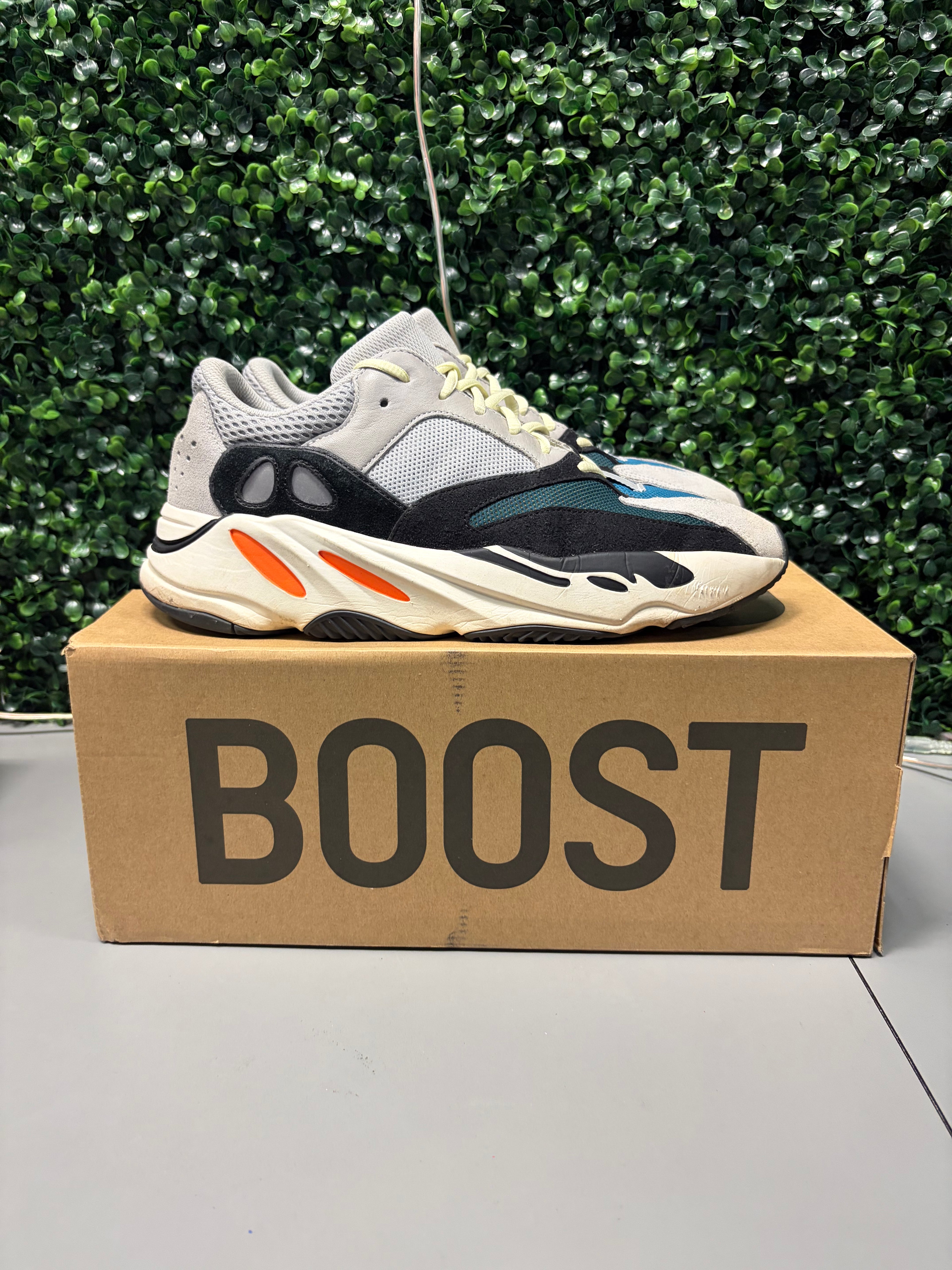 adidas Yeezy Boost 700 "Wave Runner" Size 11 Preowned
