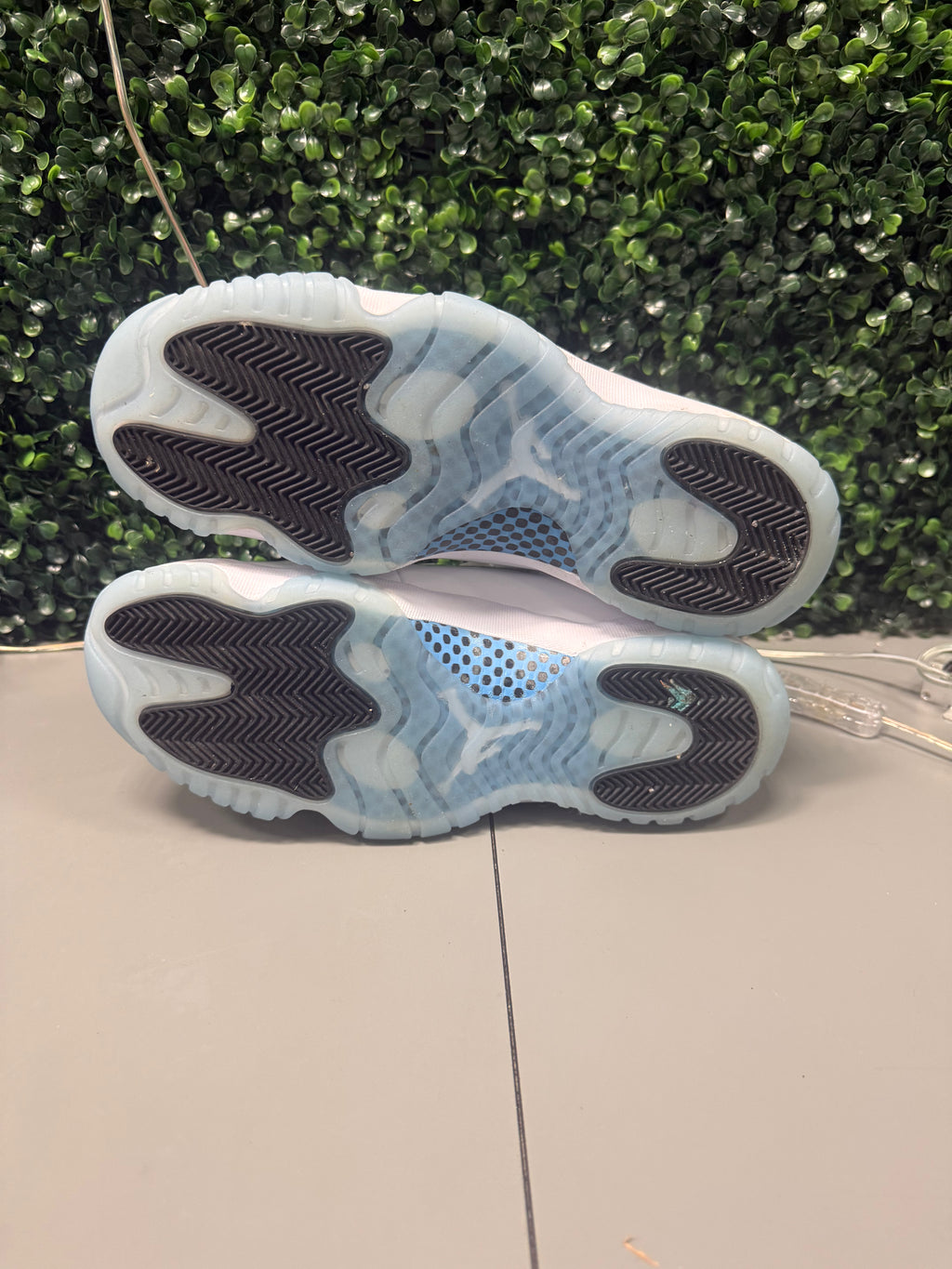 Jordan 11 Retro "Legend Blue" Size 10.5 Preowned