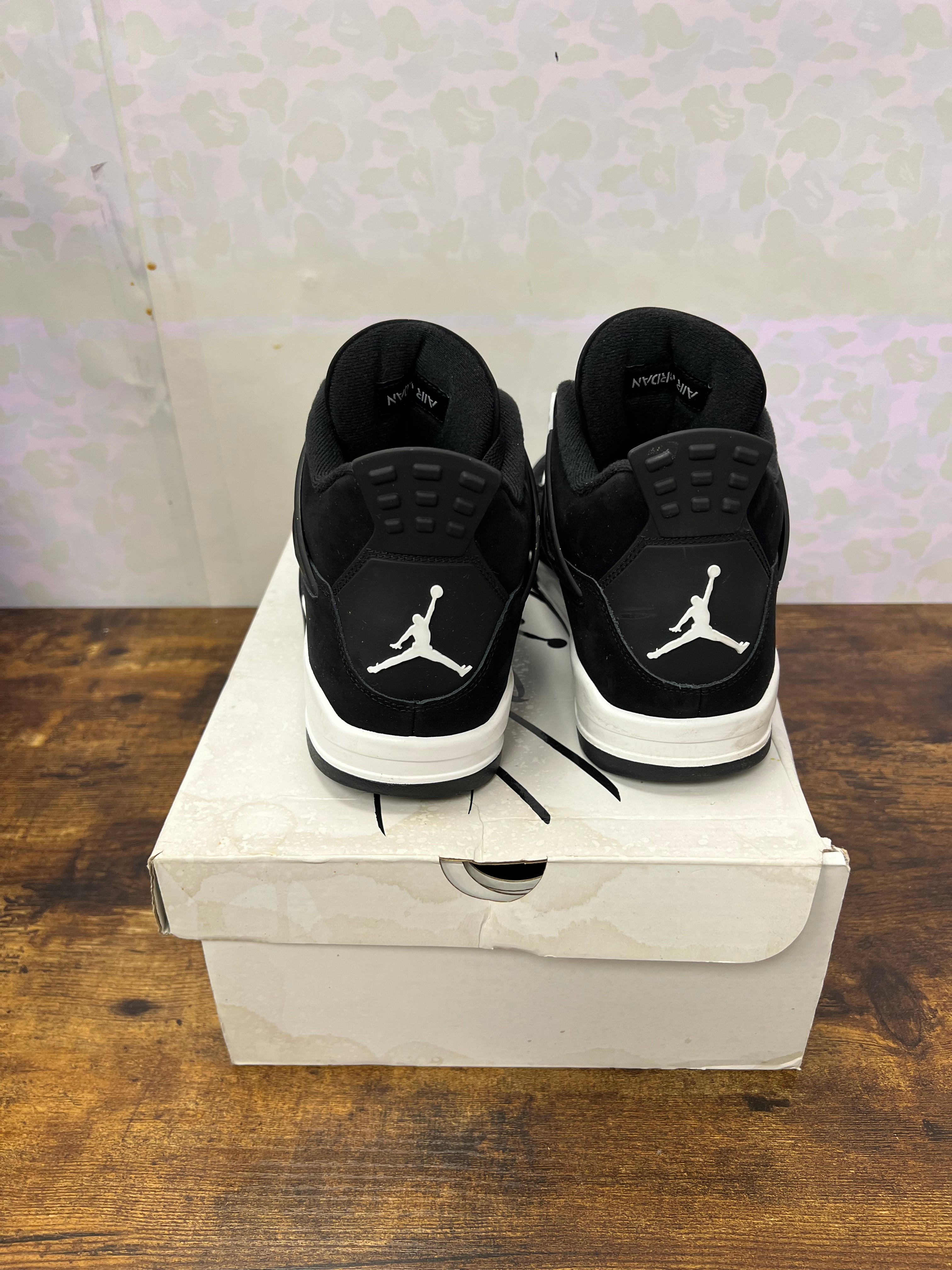 Jordan 4 “White Thunder” Size 11M Preowned