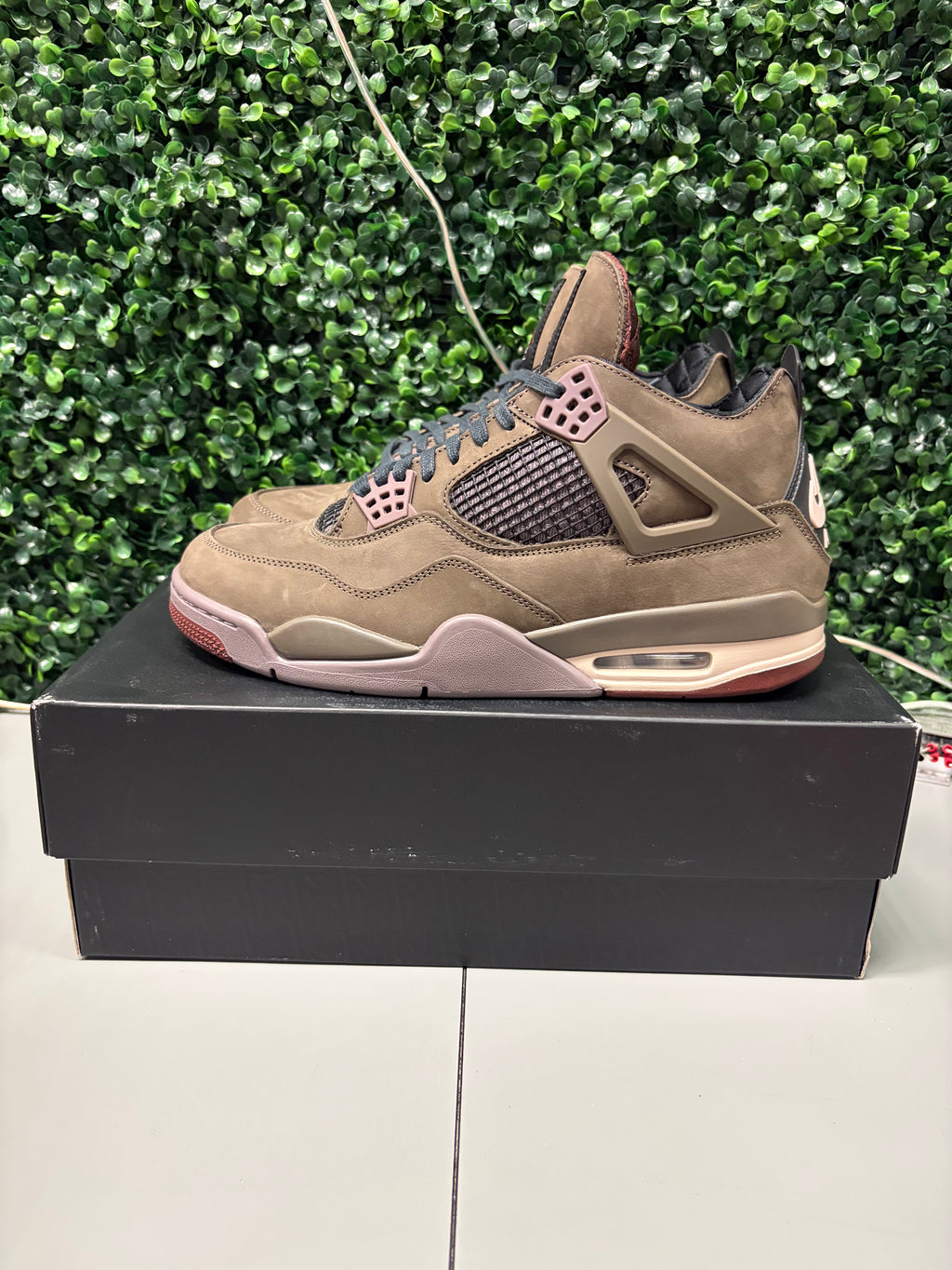 Jordan 4 Retro SP "A Ma Maniére Dark Mocha" Size 10.5 Preowned