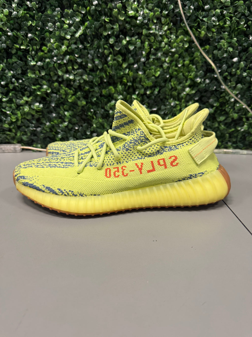 Yeezy 350 V2 "Semi Frozen" Size 10 Preowned