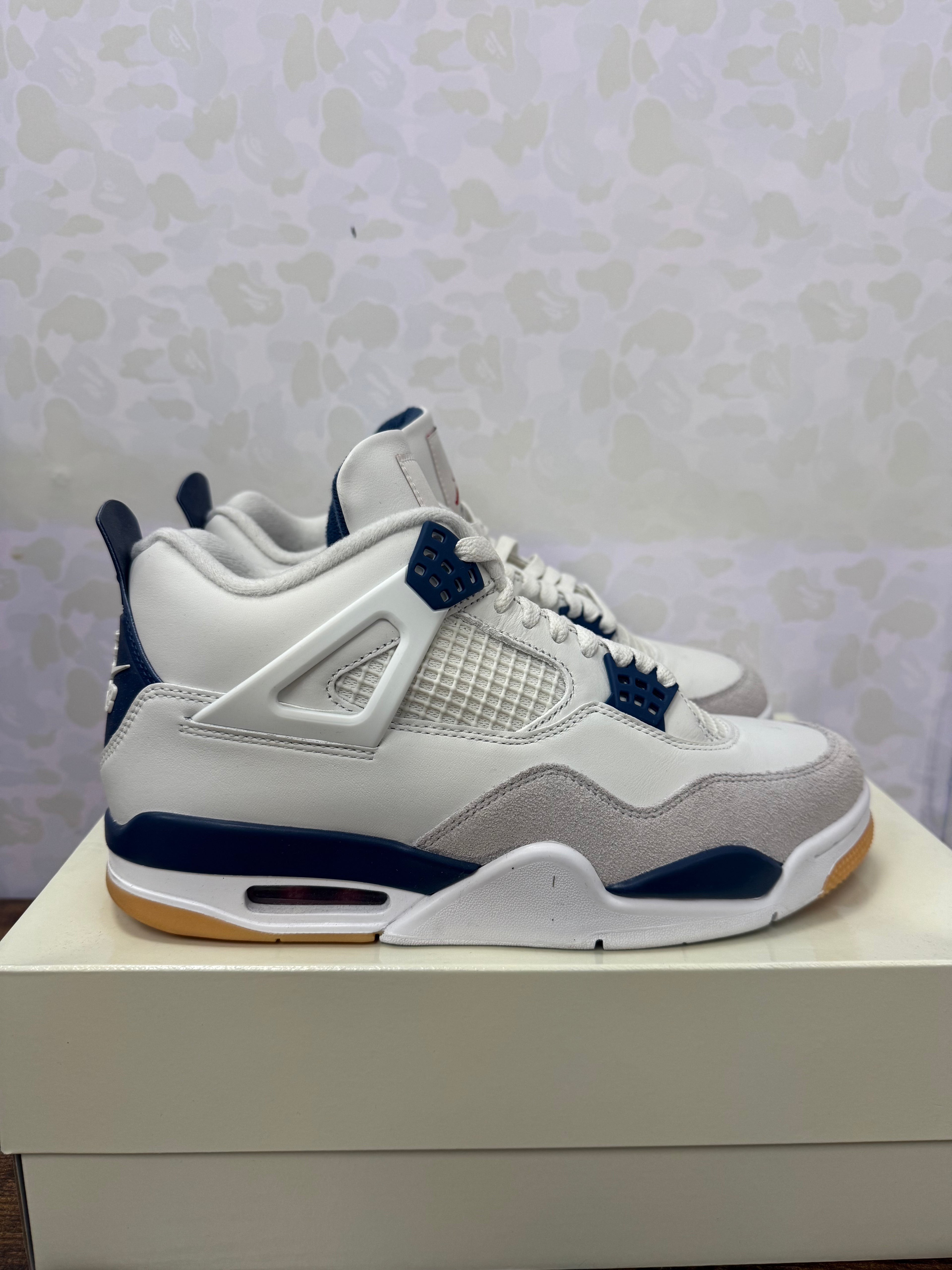 Jordan 4 SB “Navy” Size 8.5 Preowned