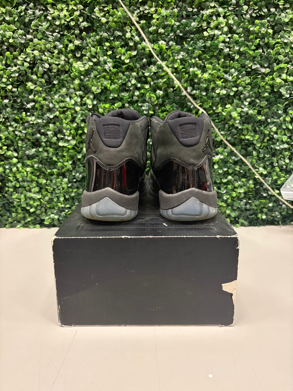 Jordan 11 "Cap and Gown" Size 11 Preowned