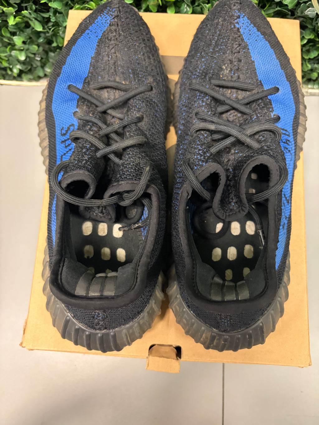 Yeezy Boost 350 V2 "Dazzling Blue" Size 10 Preowned