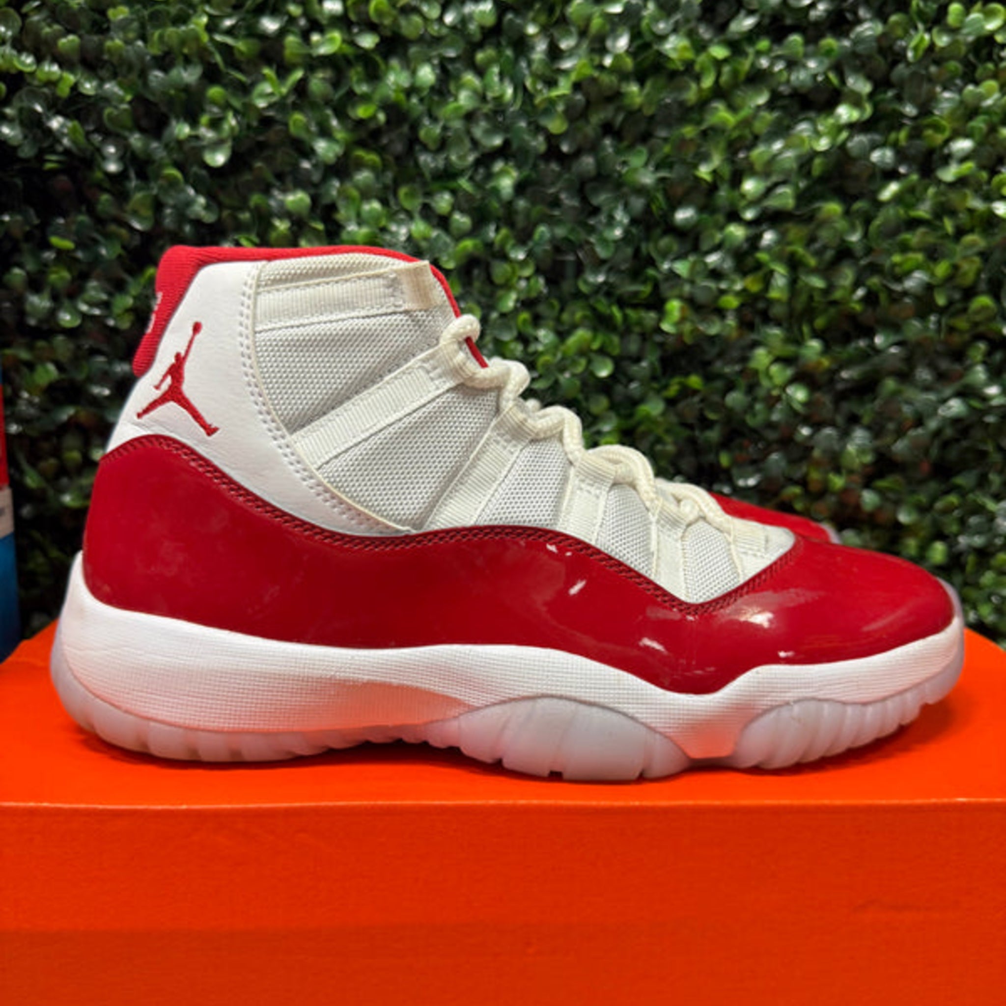 Jordan 11 High "Cherry" Size 8.5 Preowned