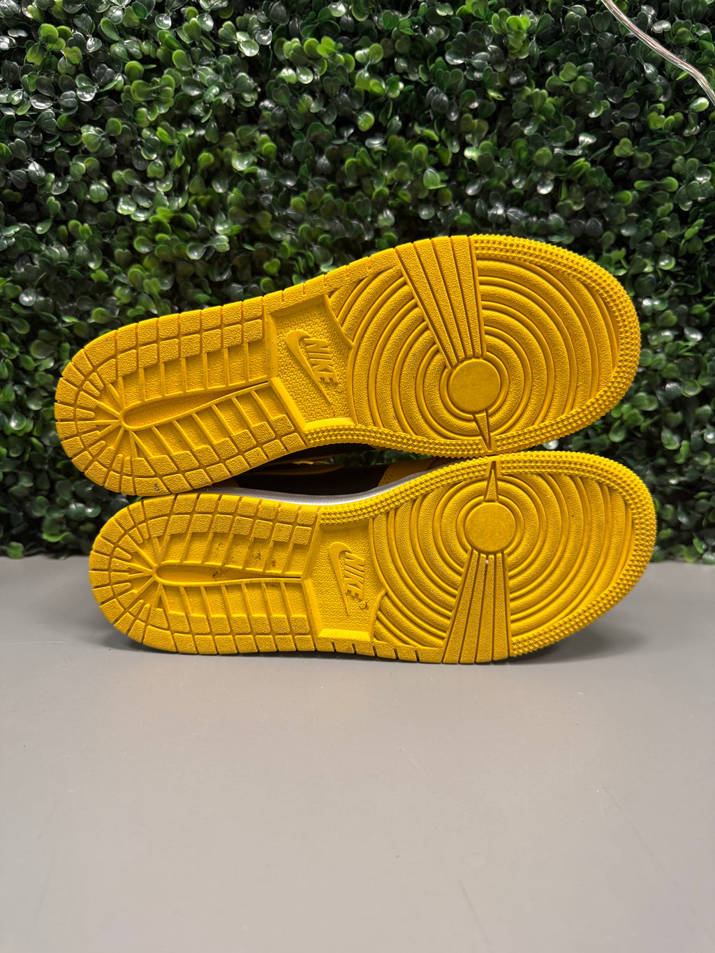 Jordan 1 High "Pollen" Size 6Y Preowned