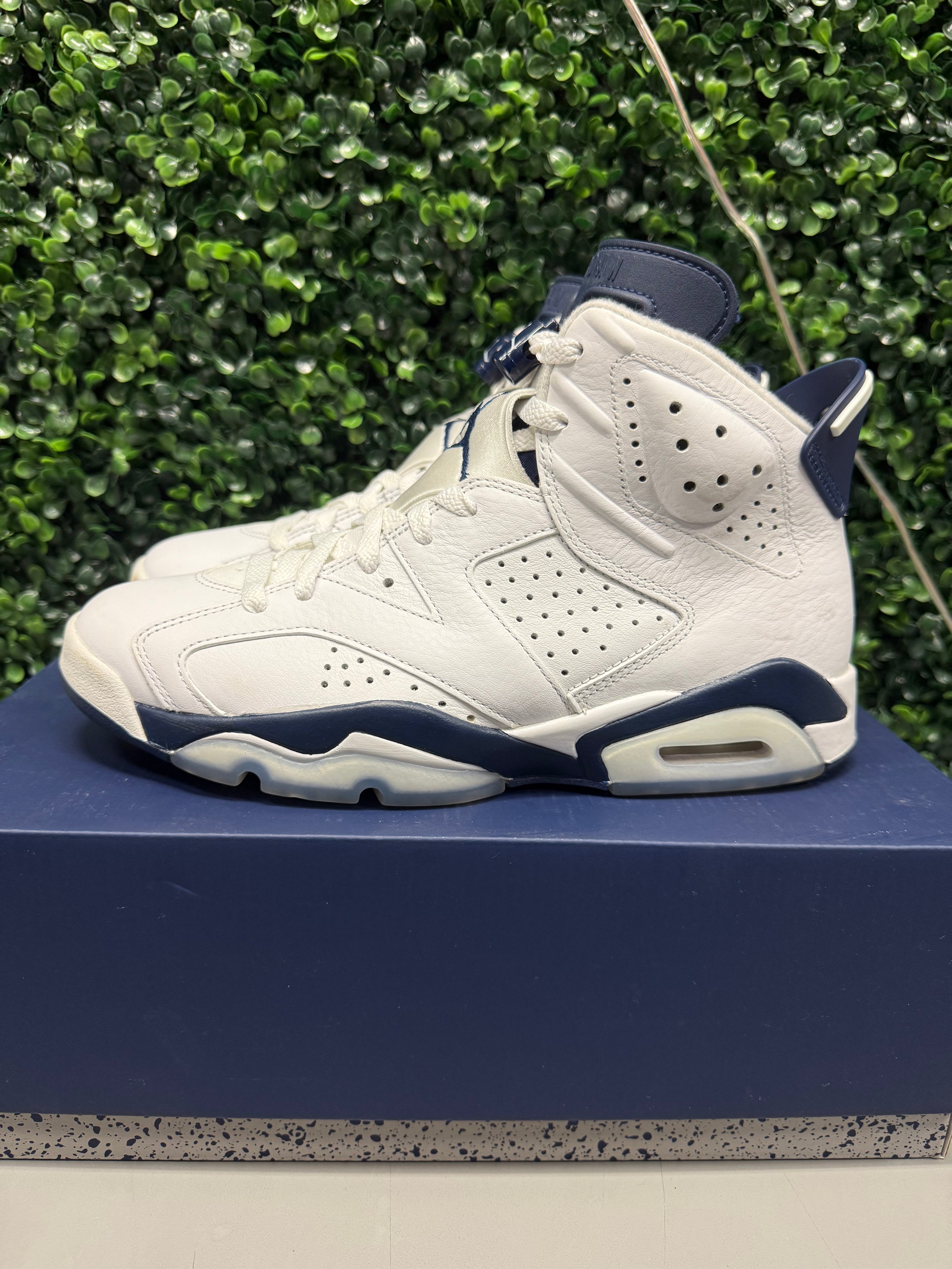 Jordan 6 "Midnight Navy" Size 8.5 Preowned