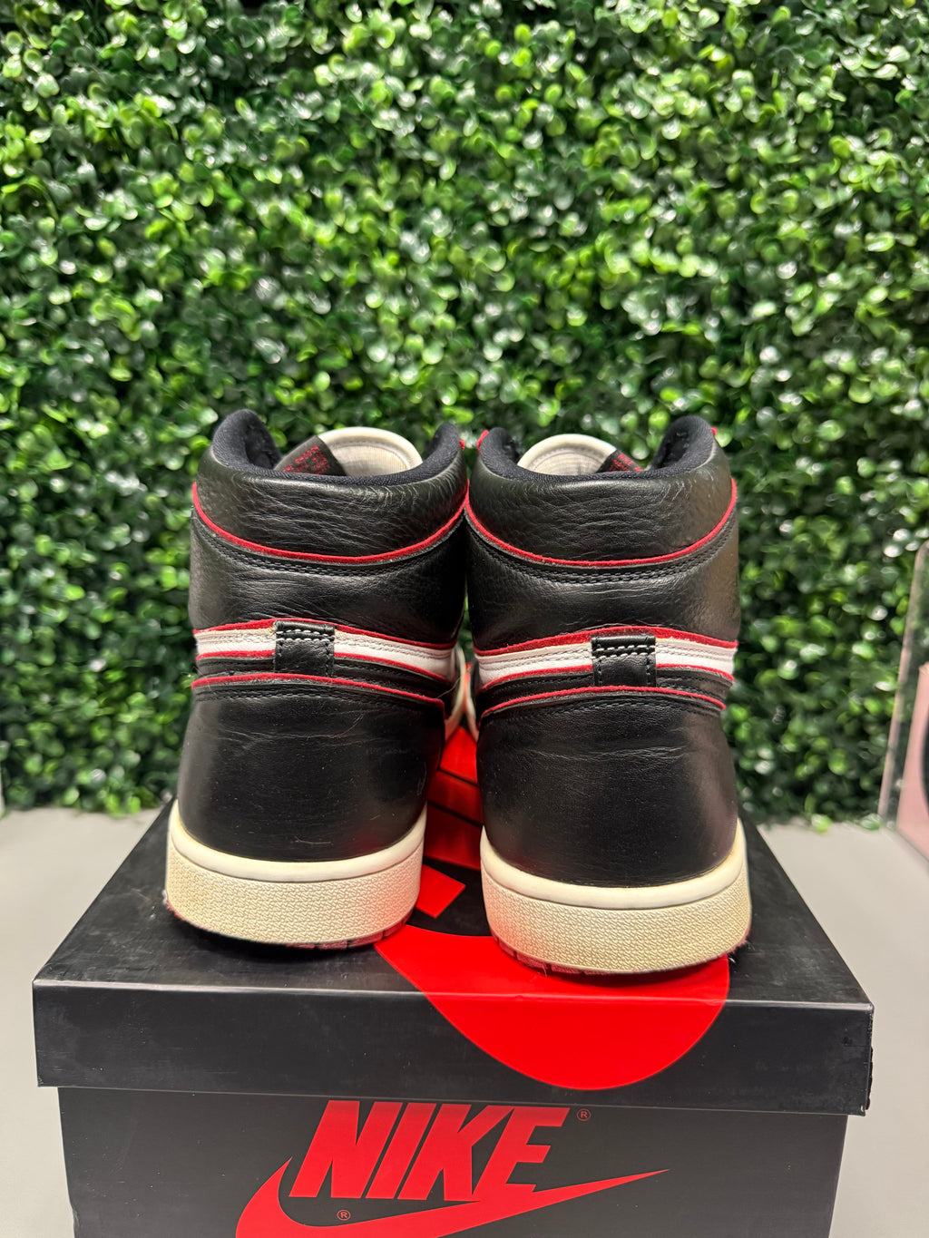 Jordan 1 High "Bloodline" Size 11.5 Preowned