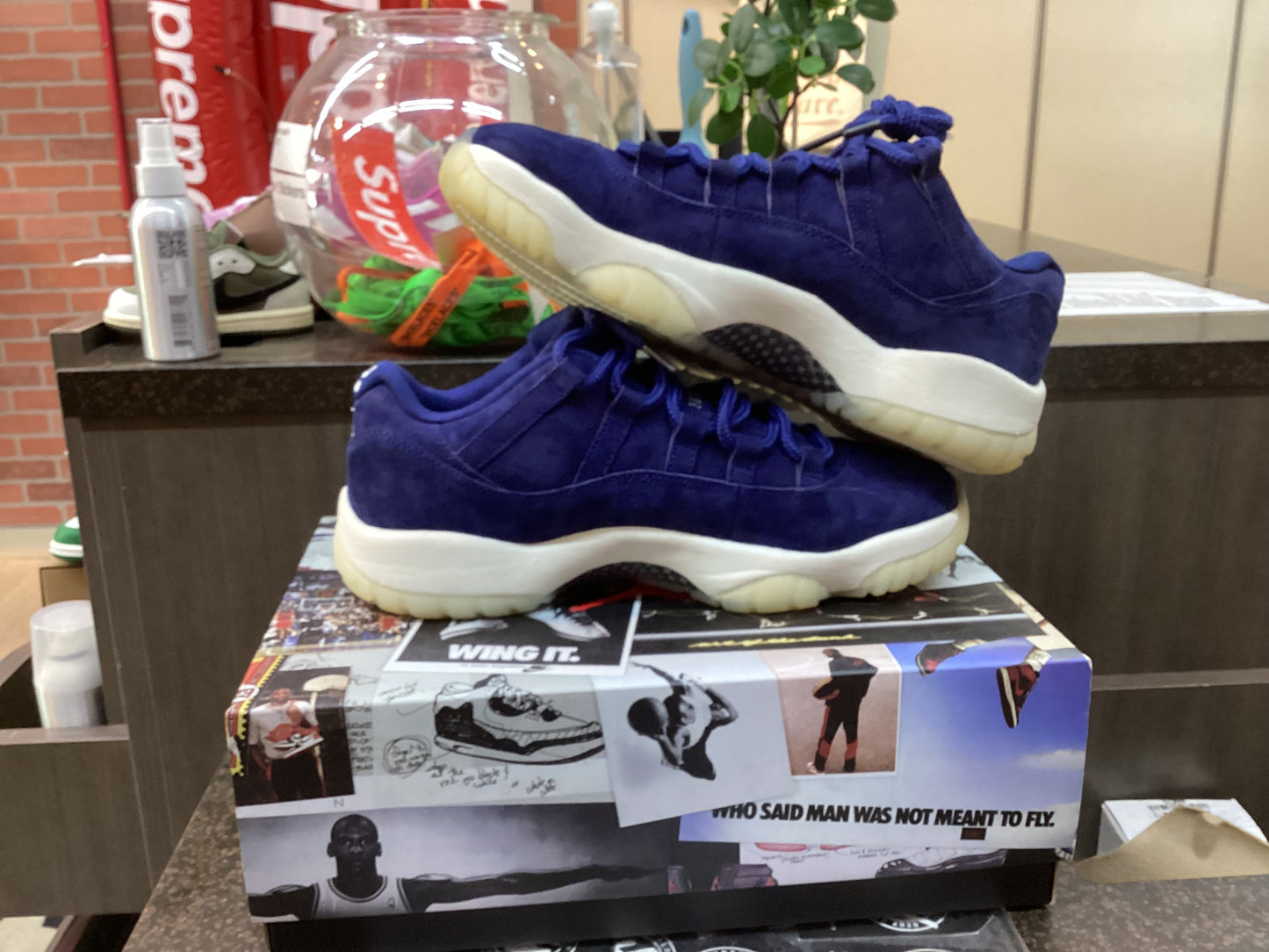 Jordan 11 Low "Derek Jeter RE2PECT" Size 10 Pre Owned