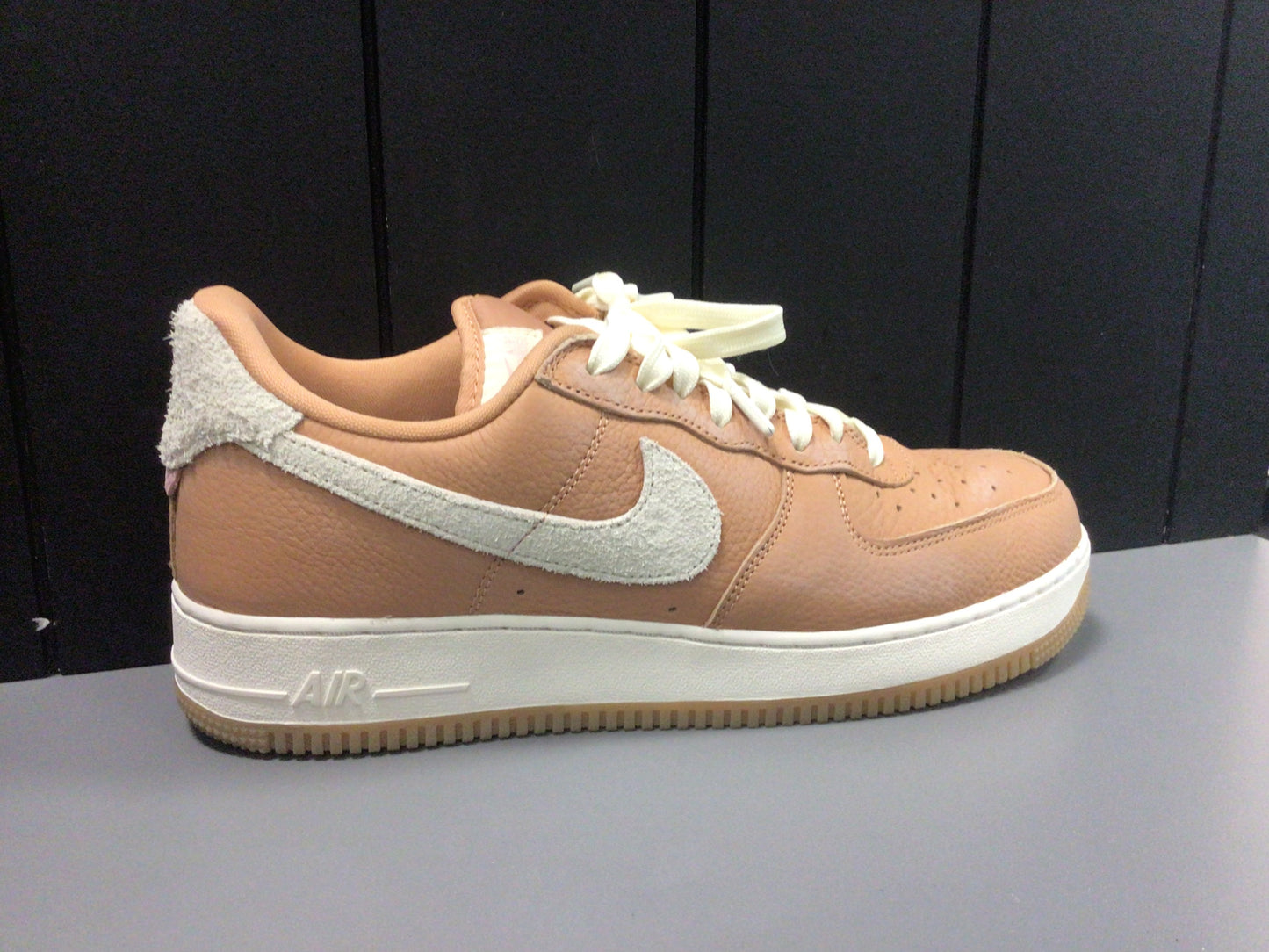 Nike Air Force 1 “Light Cognac” Size 11 Preowned