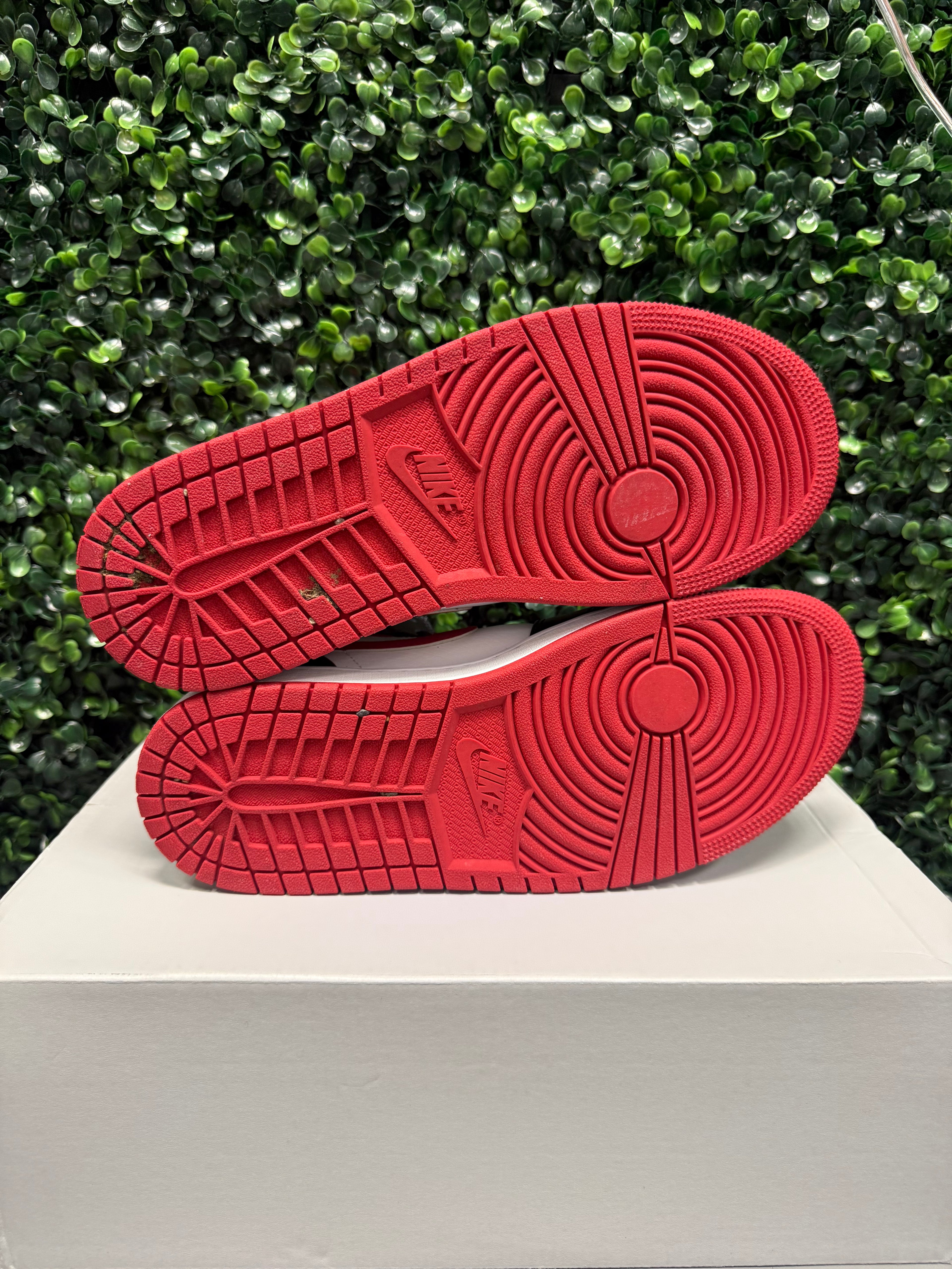 Jordan 1 Mid “Gym Red” Size 7.5 Preowned