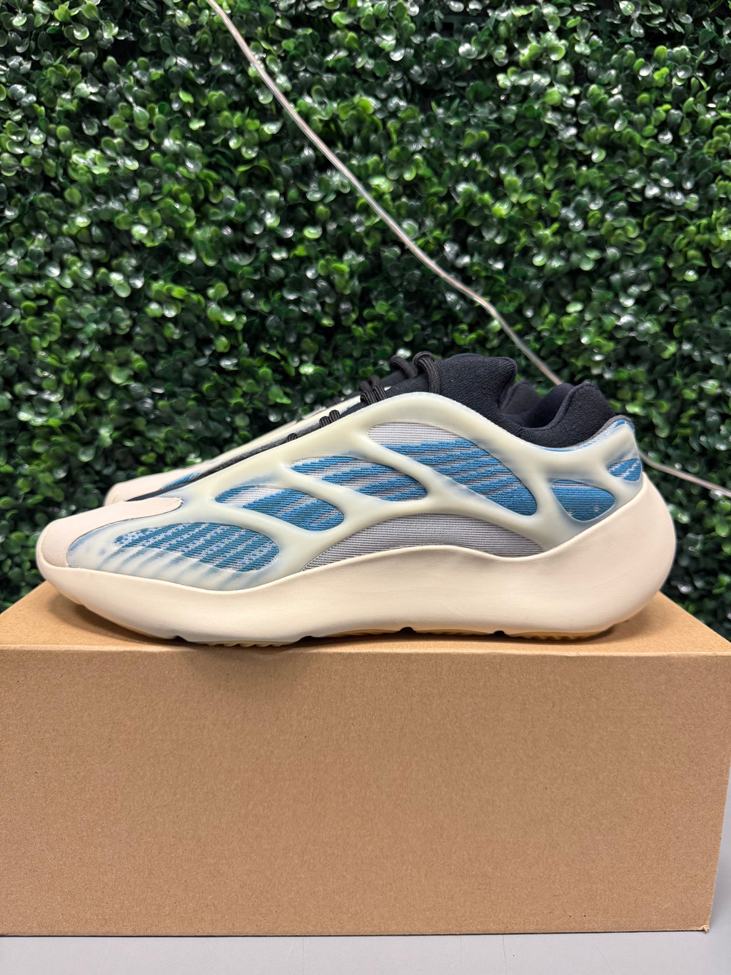Adidas Yeezy 700 V3 "Kyanite" Size 11 Preowned