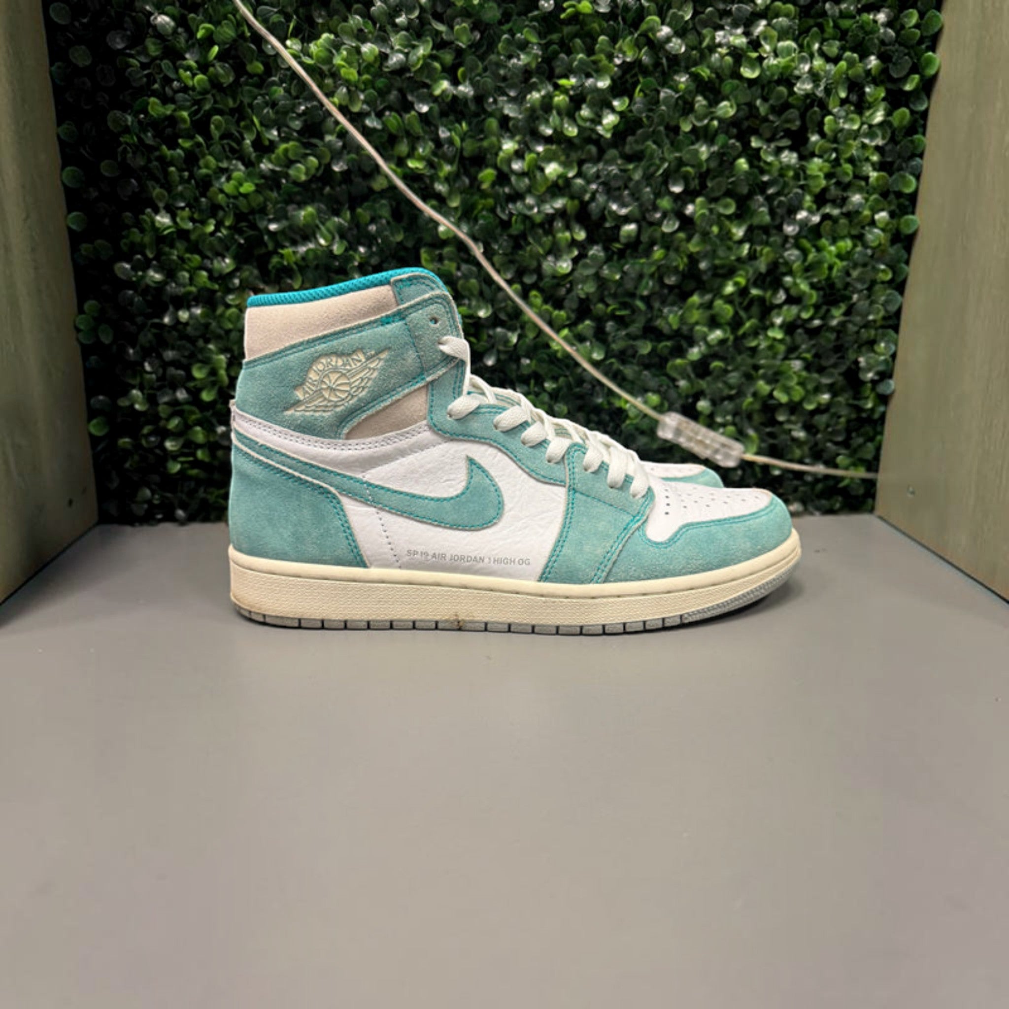Jordan 1 High "Turbo Green" Size 9 Preowned