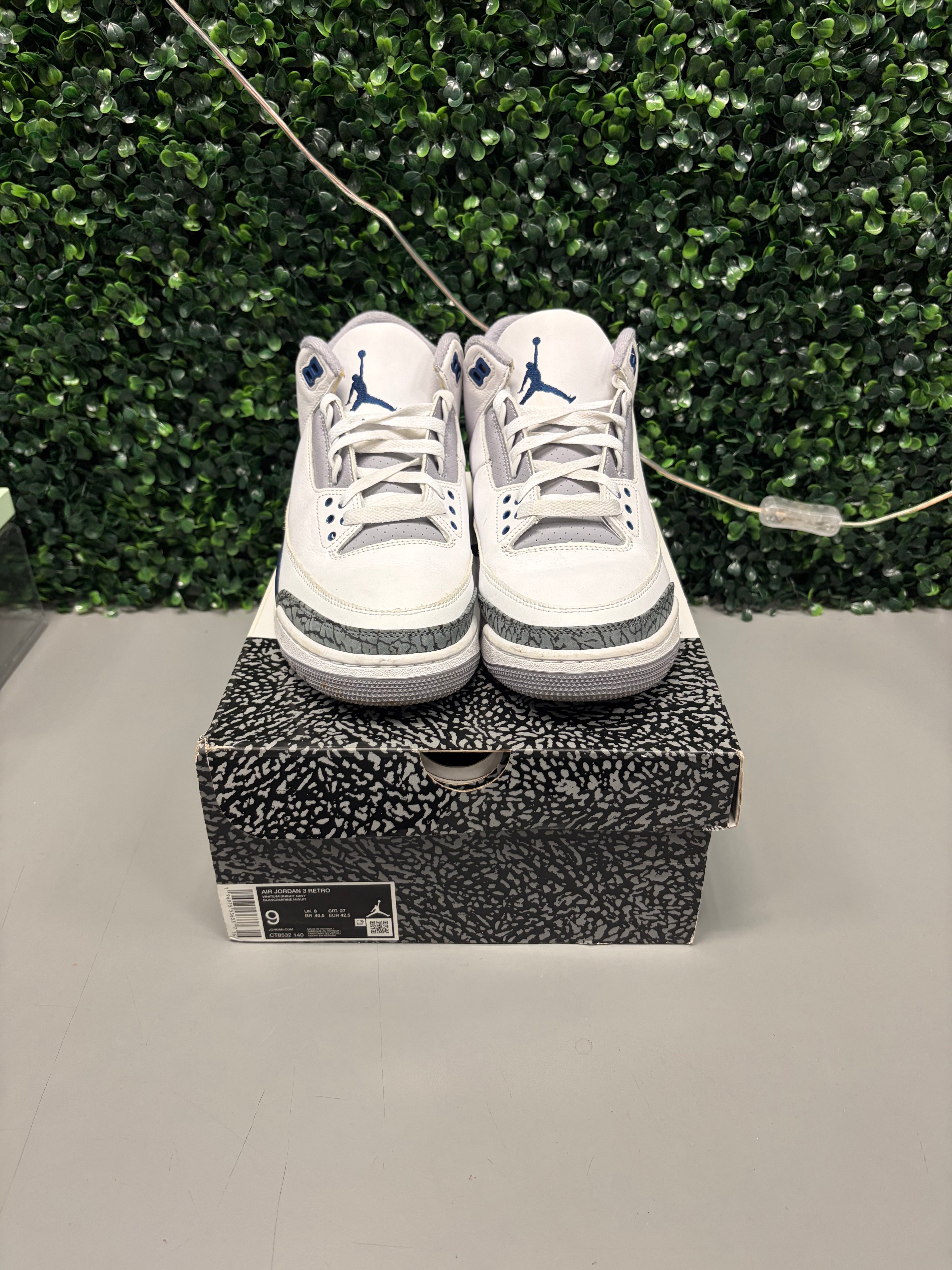 Jordan 3 Retro "Midnight Navy" Size 9 Preowned