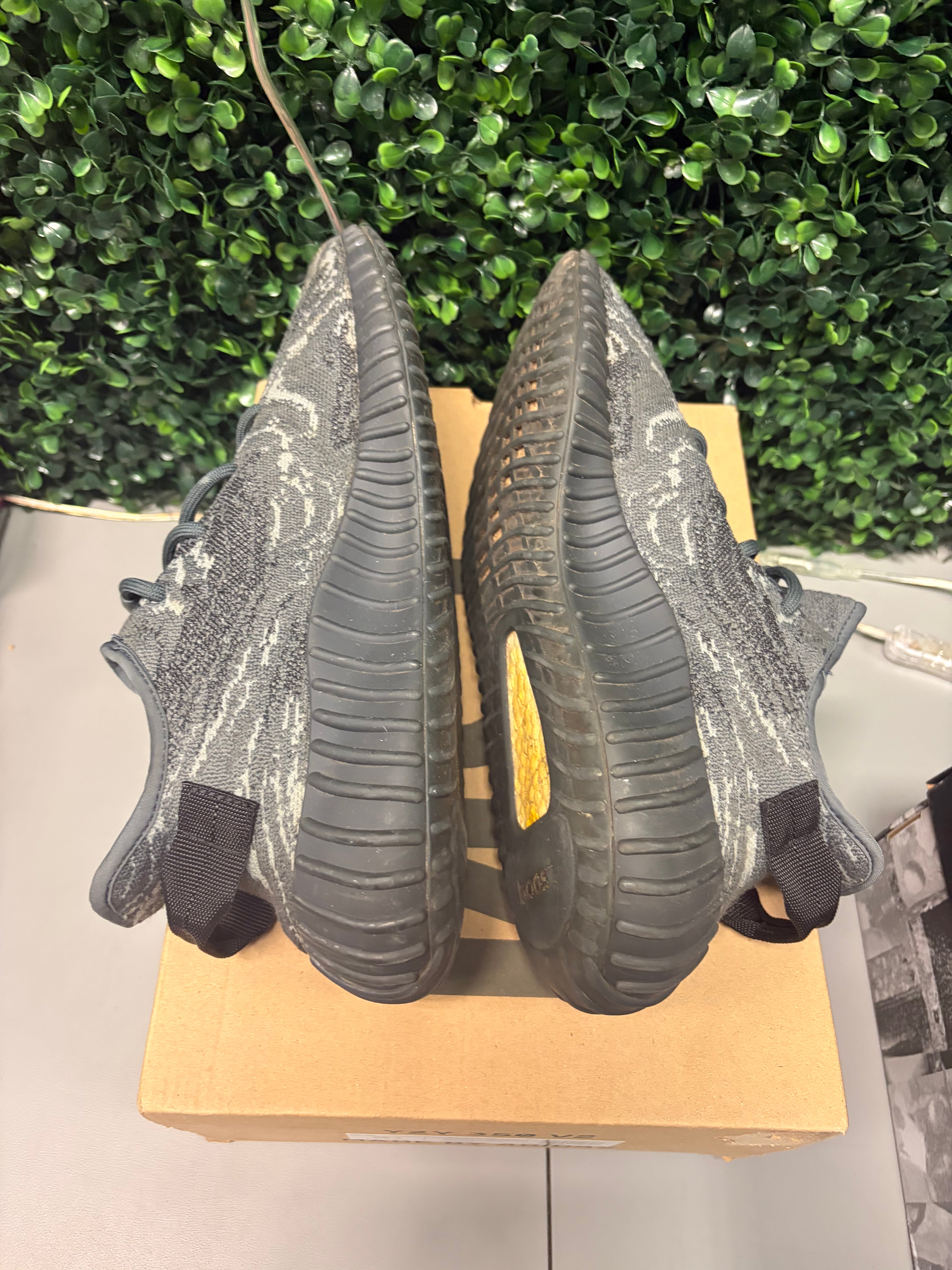 adidas Yeezy Boost 350 V2 "MX Dark Salt" Size 8.5 Preowned