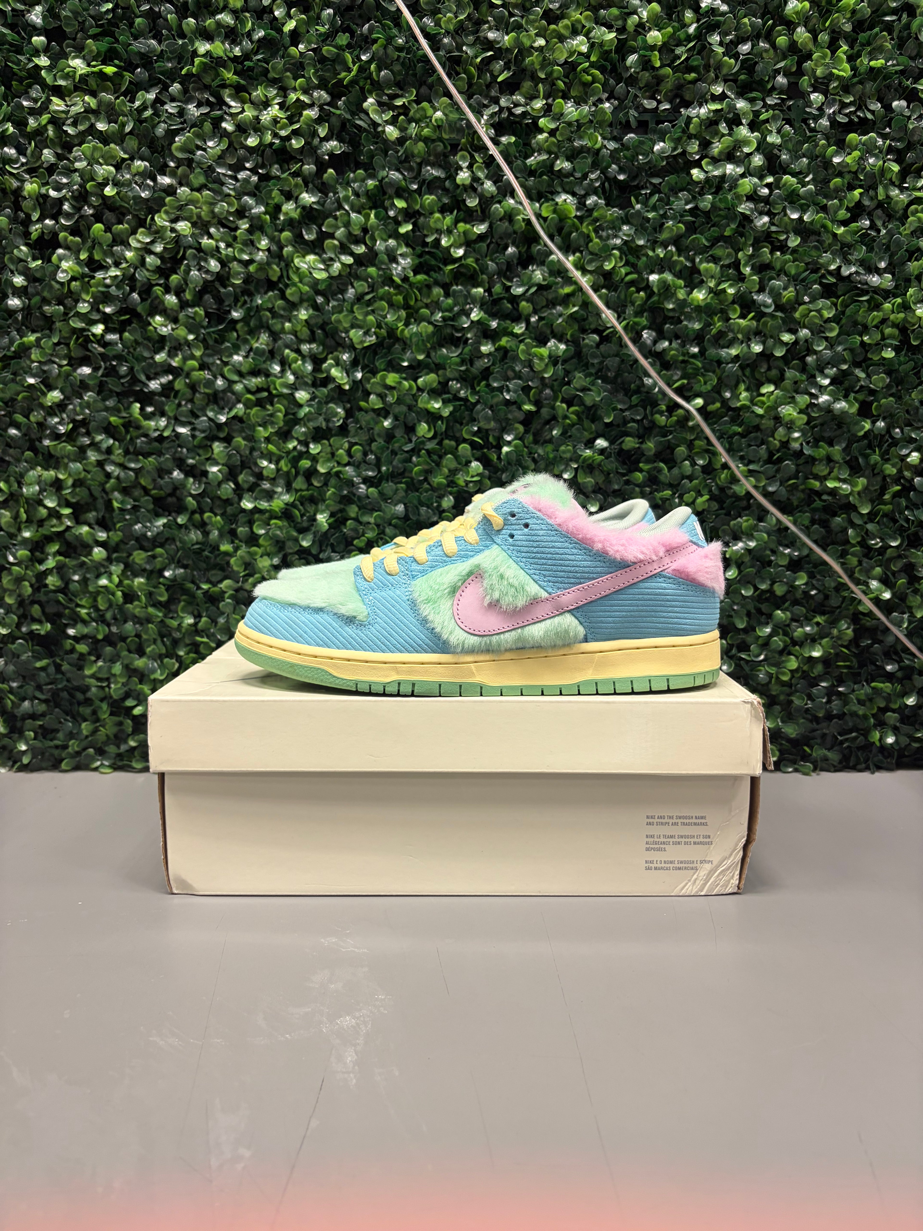 Nike SB Dunk Low "Verde Visty" Size 9.5 Preowned