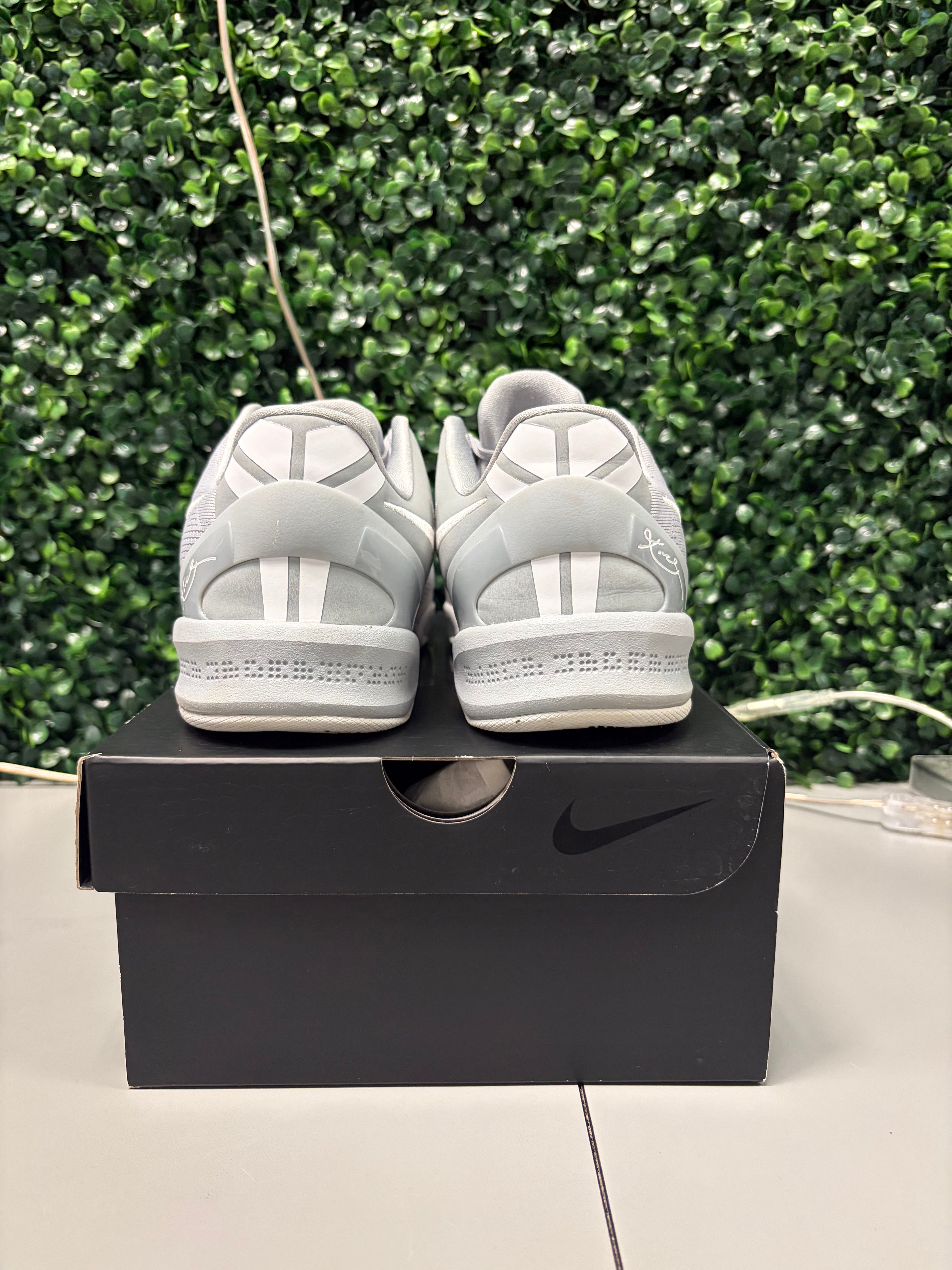 Nike Kobe 8 Protro "Wolf Grey" Size 6.5Y Preowned