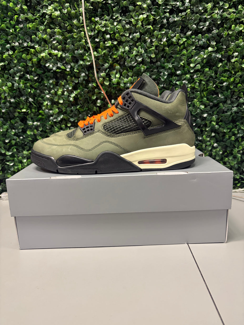 Jordan 4 Retro OG "Undefeated" (2025) Size 10.5 Preowned