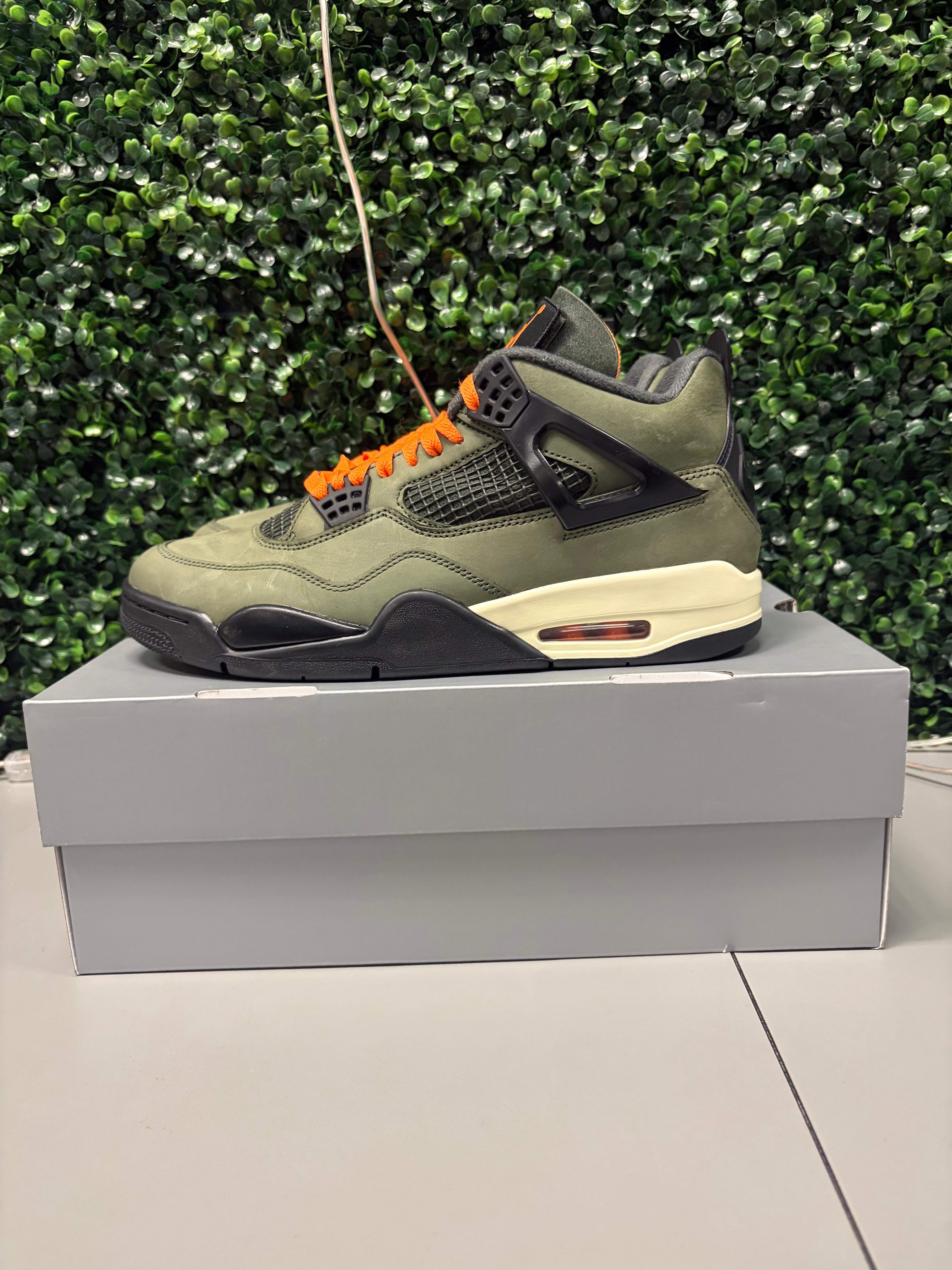 Jordan 4 Retro OG "Undefeated" (2025) Size 10.5 Preowned