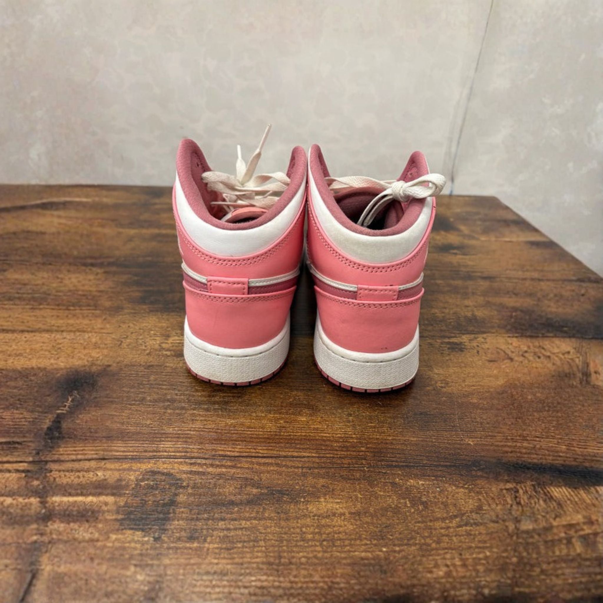 Jordan 1 Mid “Valentines Day” Size 7Y Preowned No Box