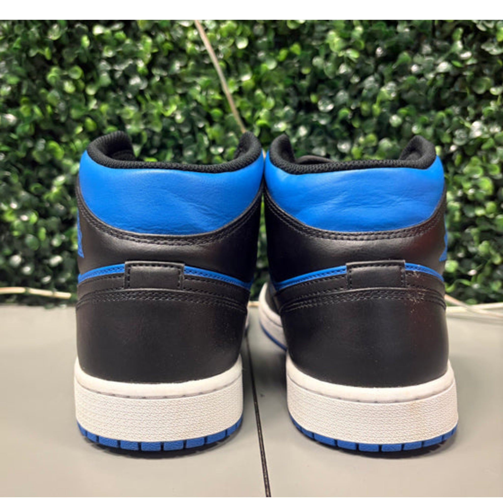 Jordan 1 Mid "Black Royal Blue" Size 10 Preowned (NO BOX)