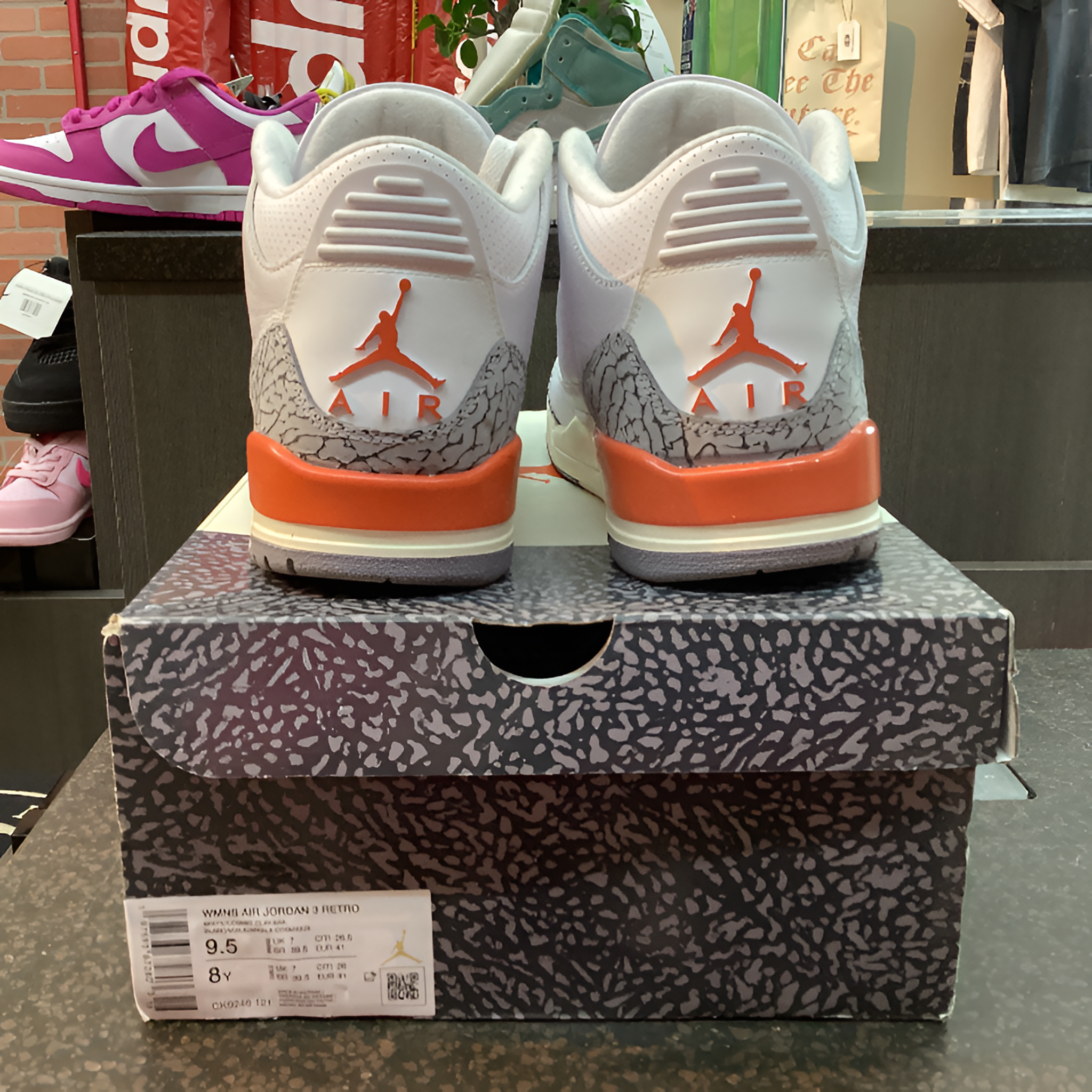 Jordan 3 “Georgia Peach” Preowned Size 9.5W/8M