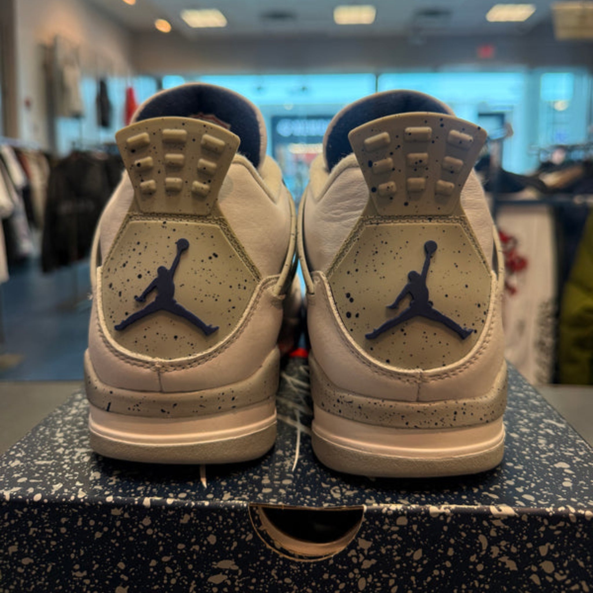 Jordan 4 Retro "Midnight Navy" Size 9.5 Preowned