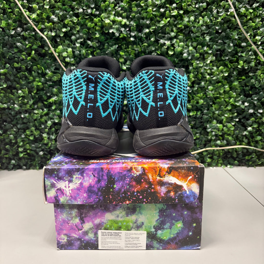 MB.01 "Buzz City" Size 8.5 Preowned