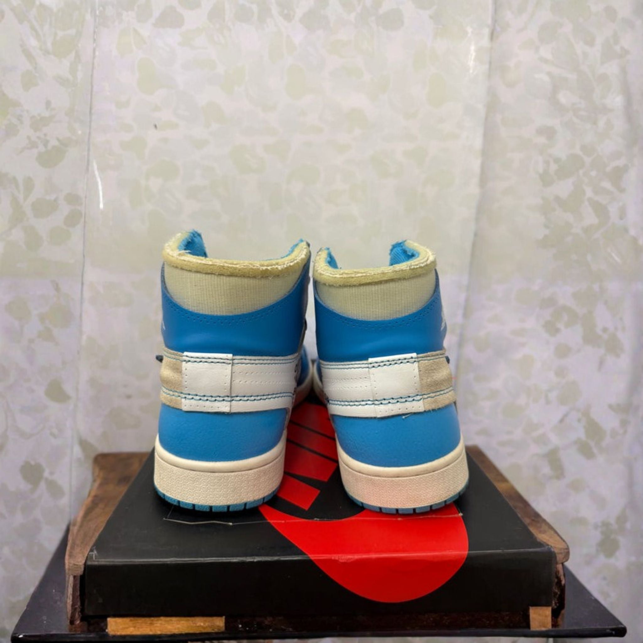 Jordan 1 High x Off White “University Blue” Size 8.5 Preowned