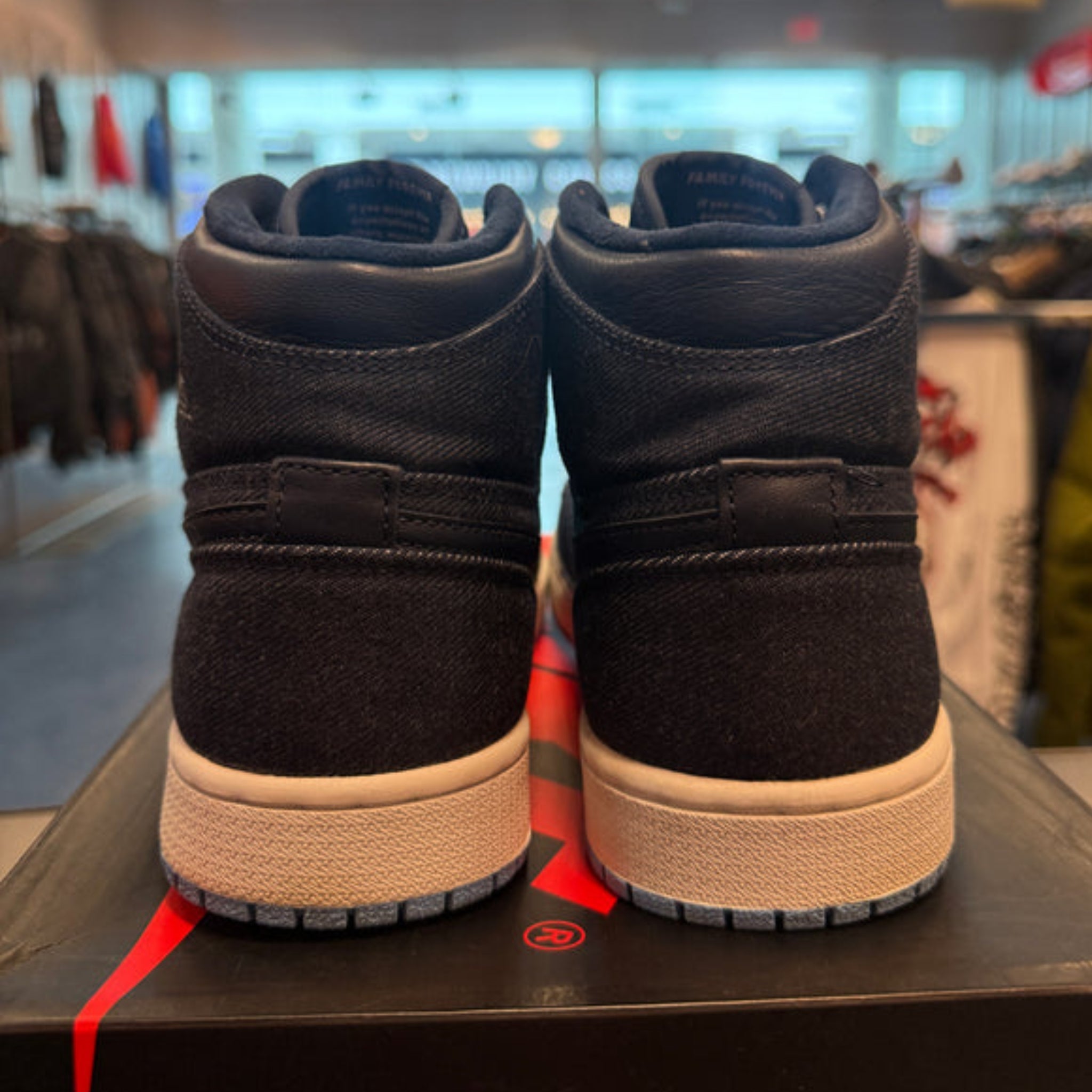Jordan 1 Retro "Family Forever" Size 10 Preowned