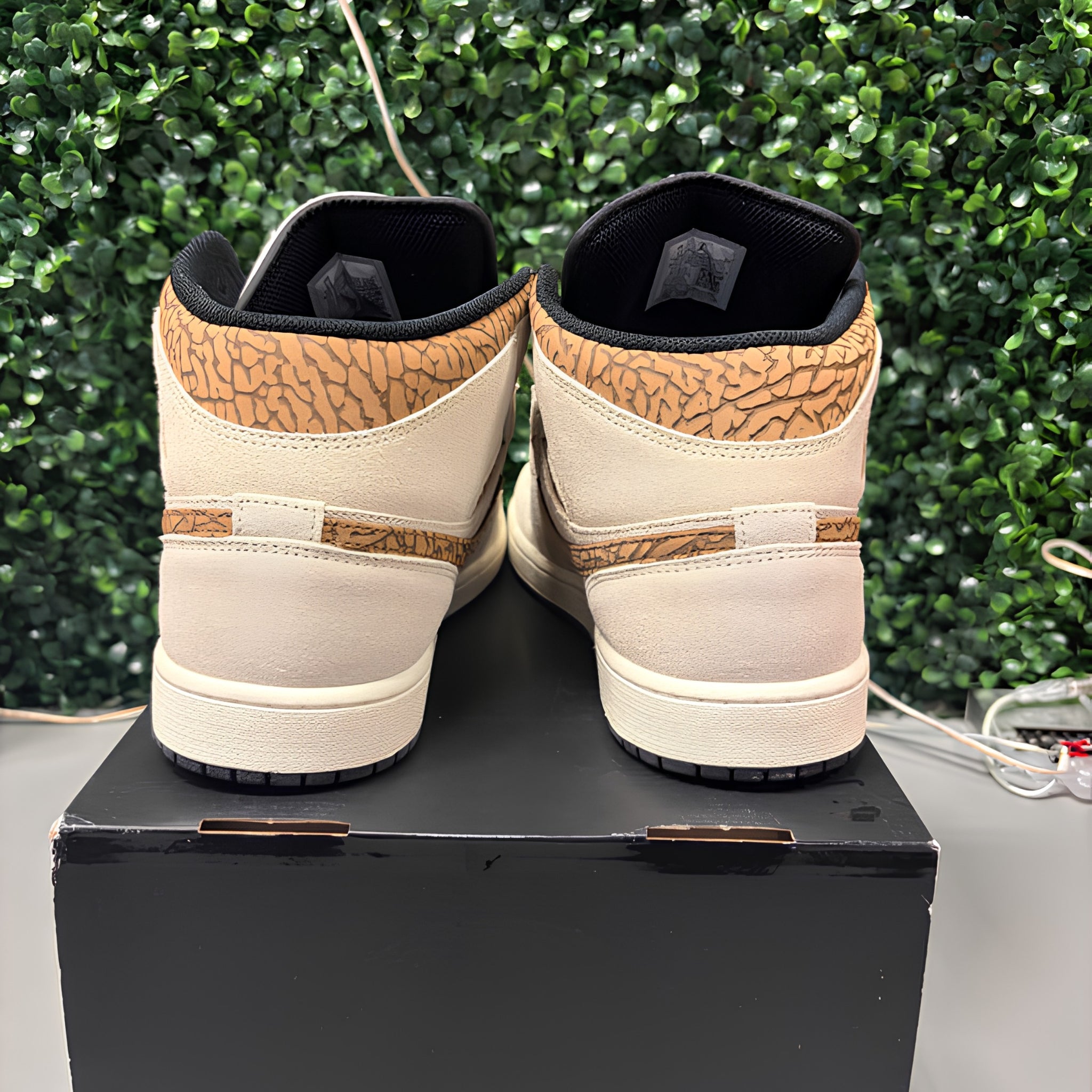 Jordan 1 Mid SE "Brown Elephant" Size 12 Preowned