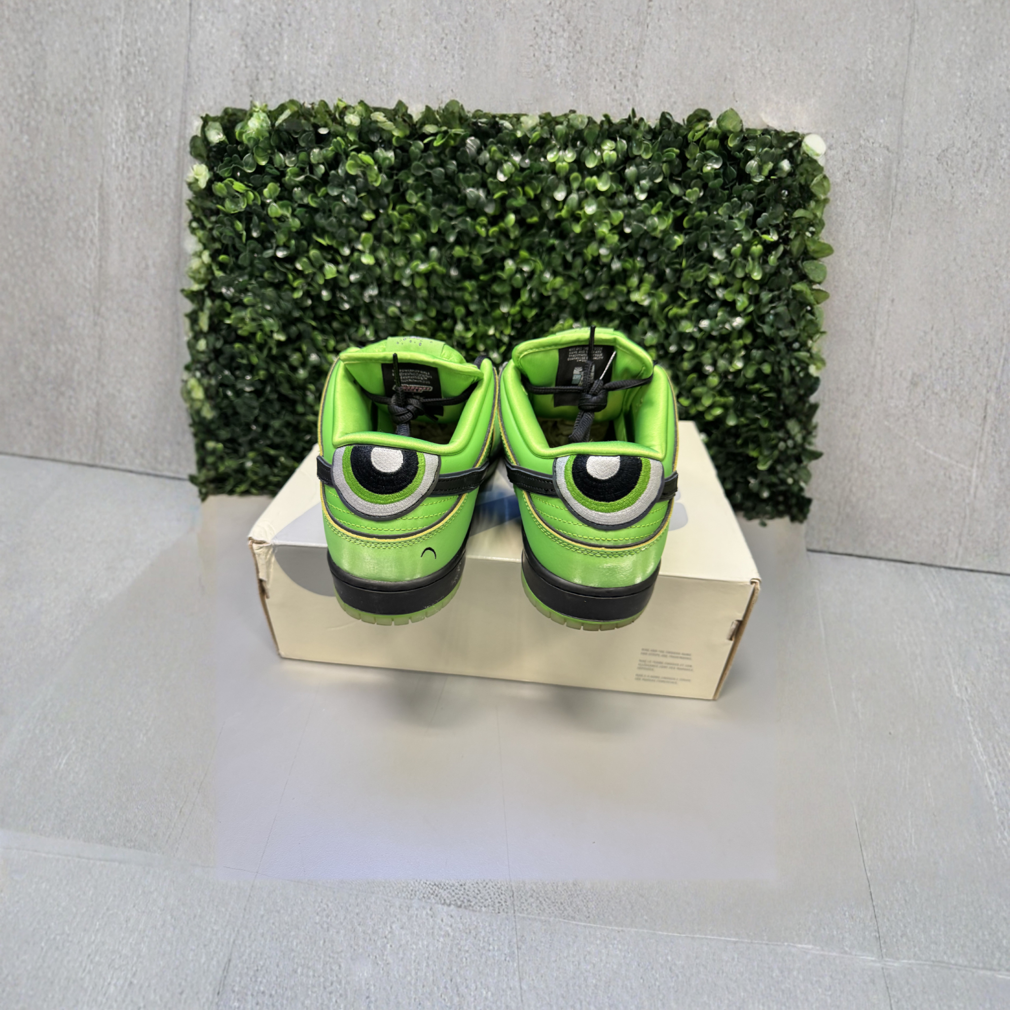 Nike Dunk Low SB Power Puff "Buttercup" Size 9.5 Preowned