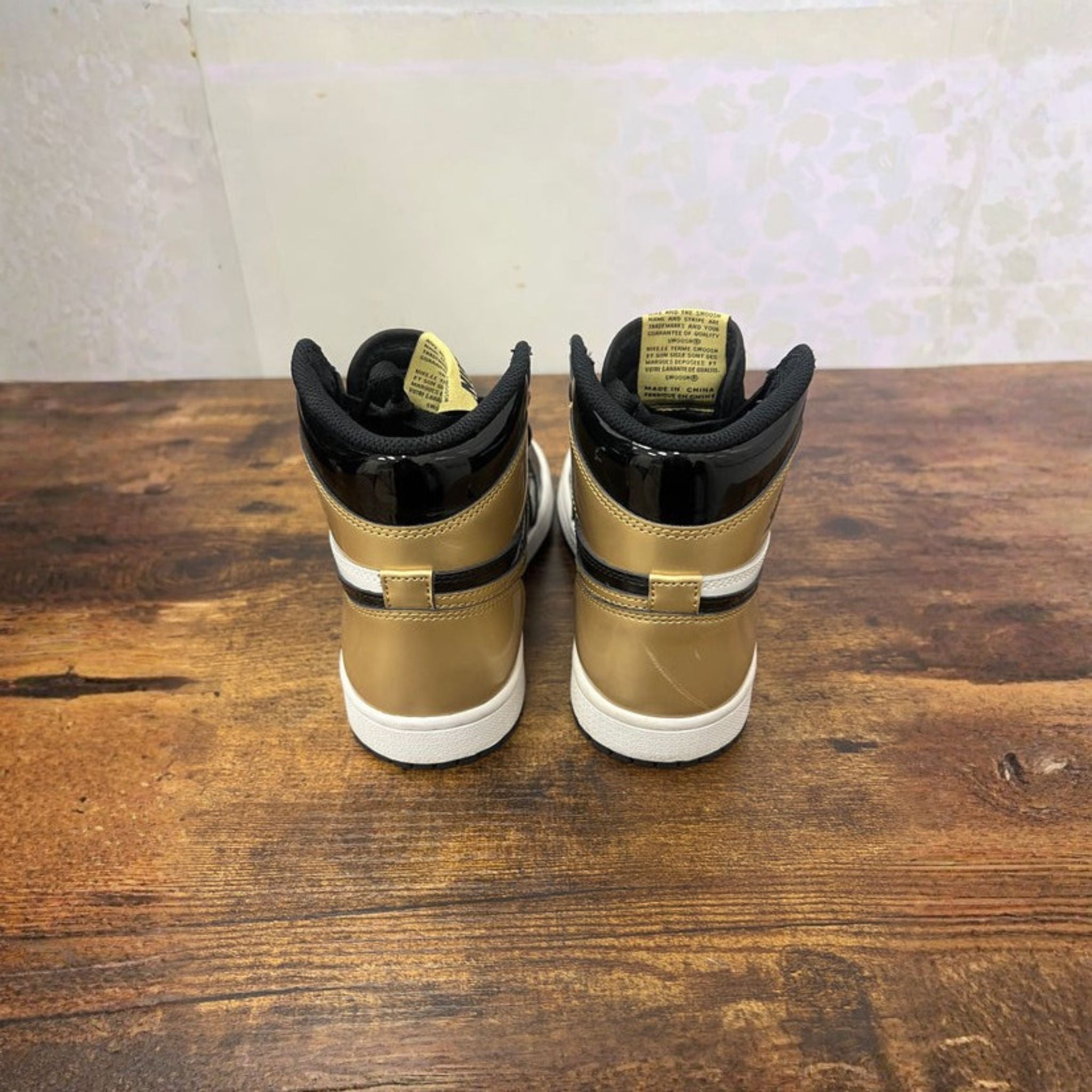 Jordan 1 “Patent Gold Toe” Size 5Y Preowned
