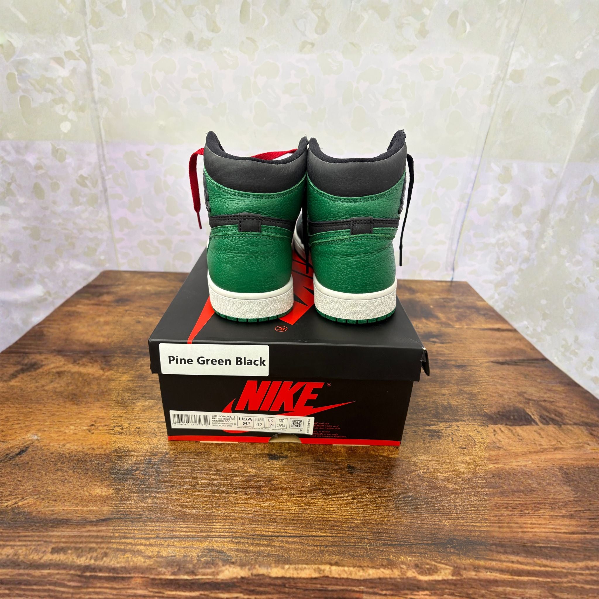 Jordan 1 “Pine Green Black” Size 8.5 Preowned