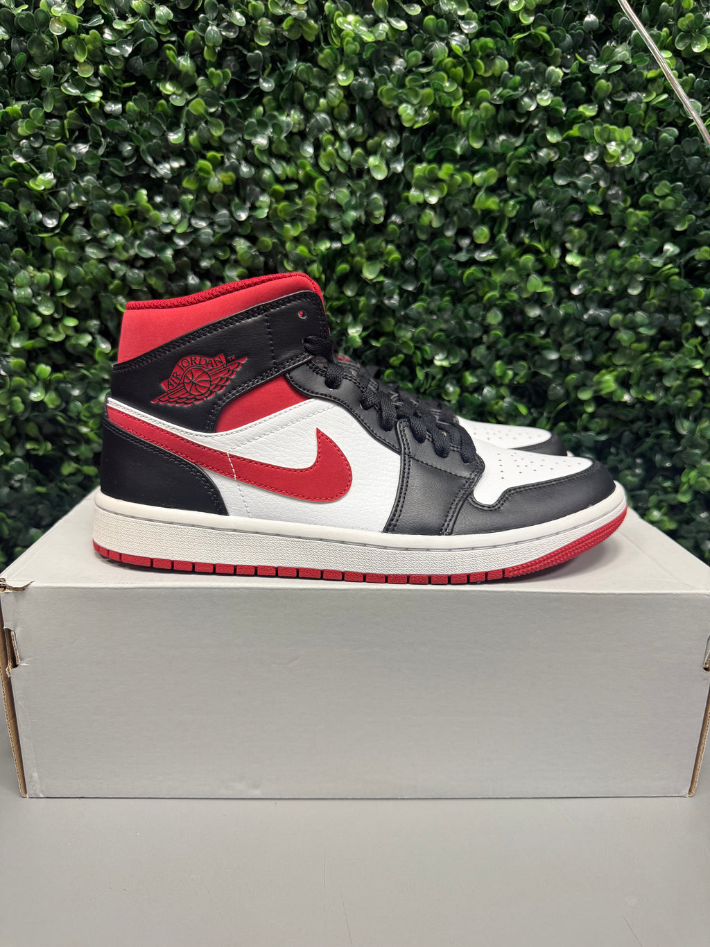 Jordan 1 Mid “Gym Red” Size 7.5 Preowned