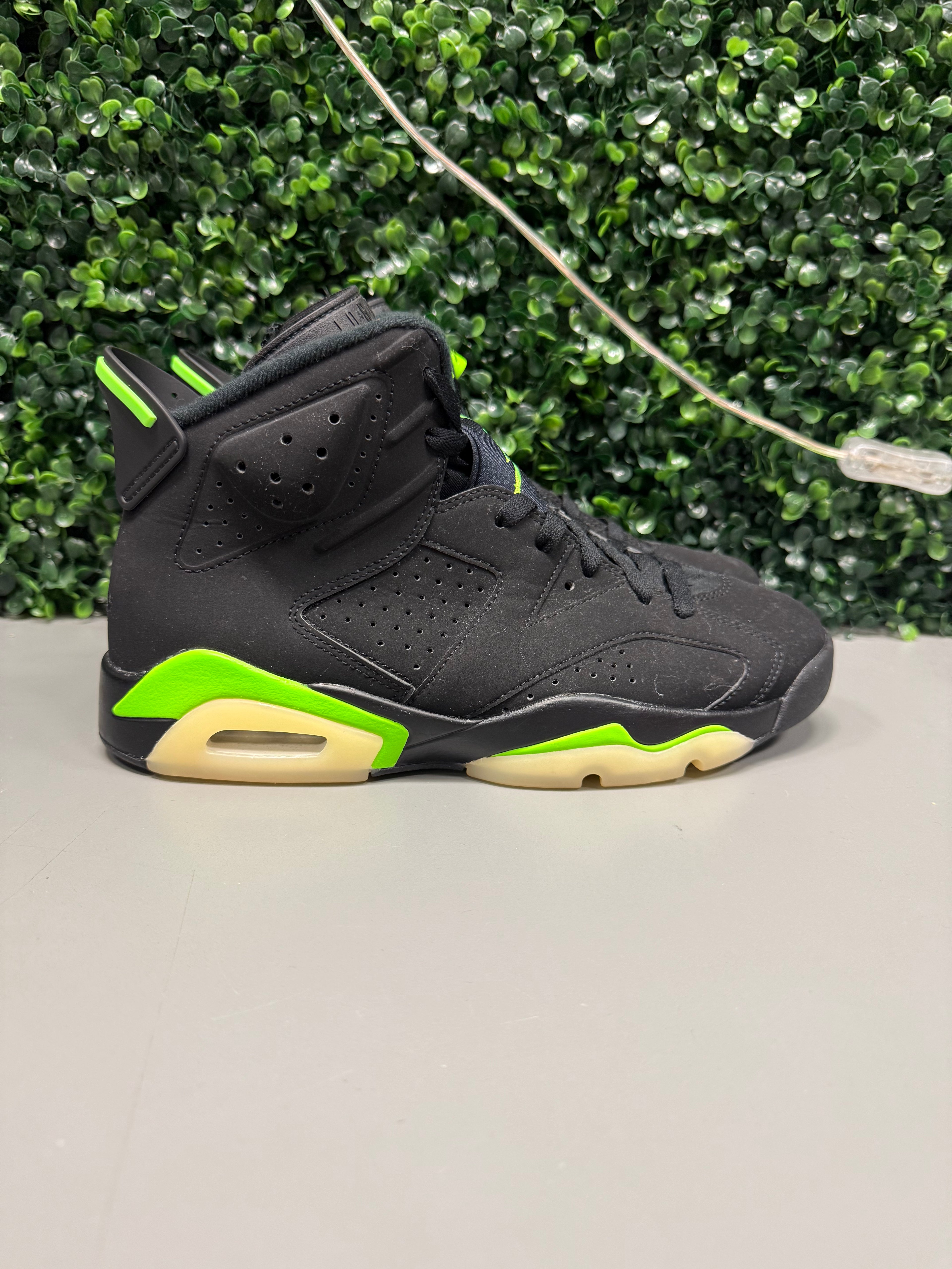 Jordan 6 "Electric Green" Size 8.5 Preowned