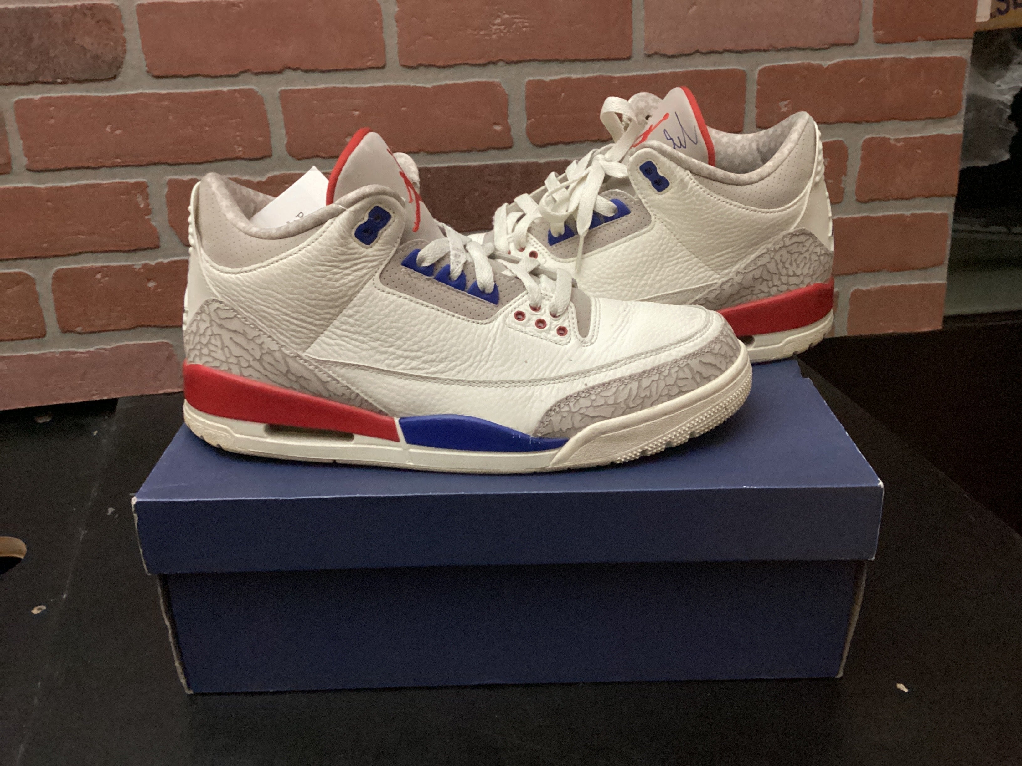 Jordan 3 “International Flight” Size 11 Preowned STEAL