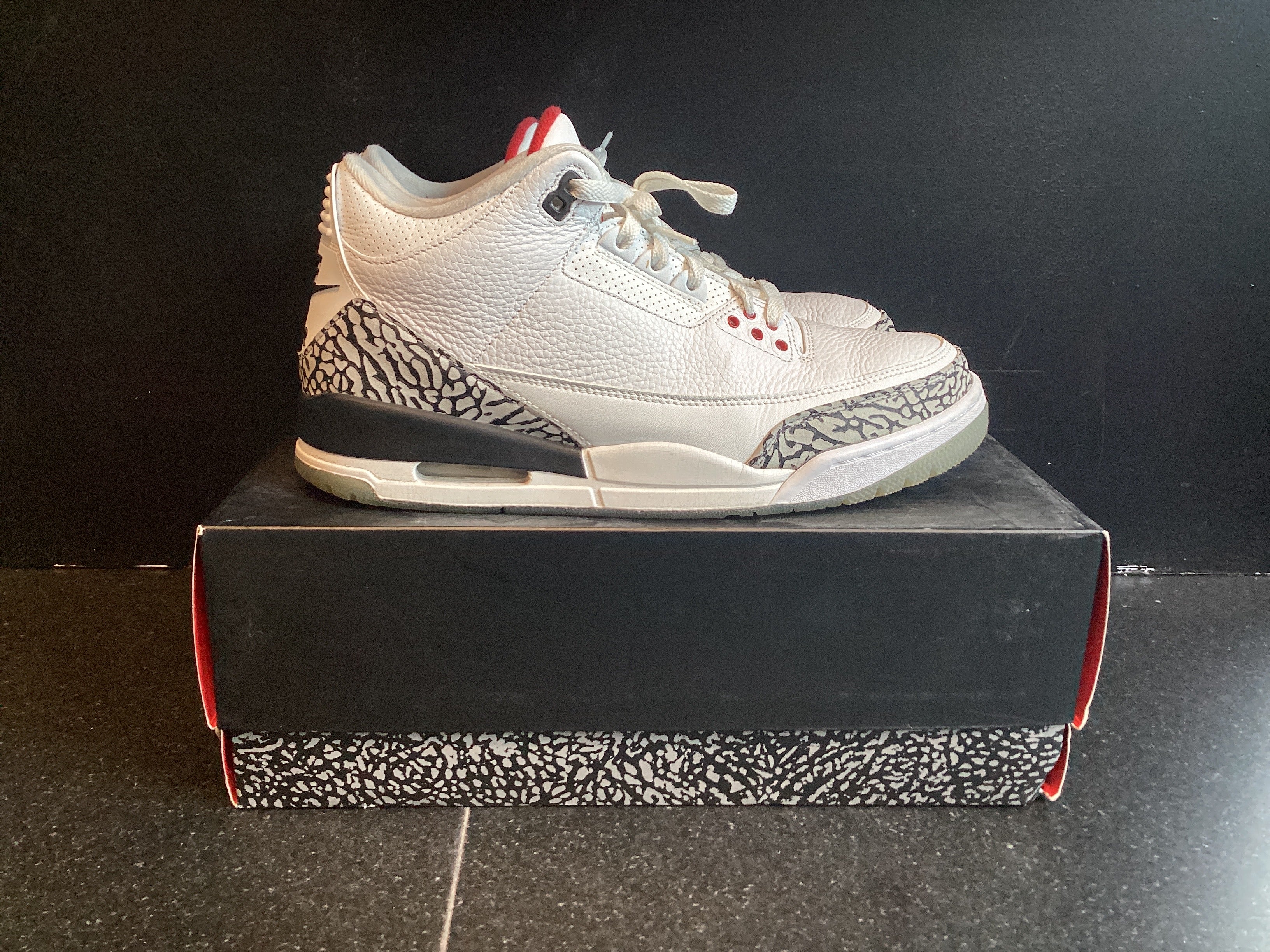 Jordan 3 “Free Throw Line” Preowned Size 10.5