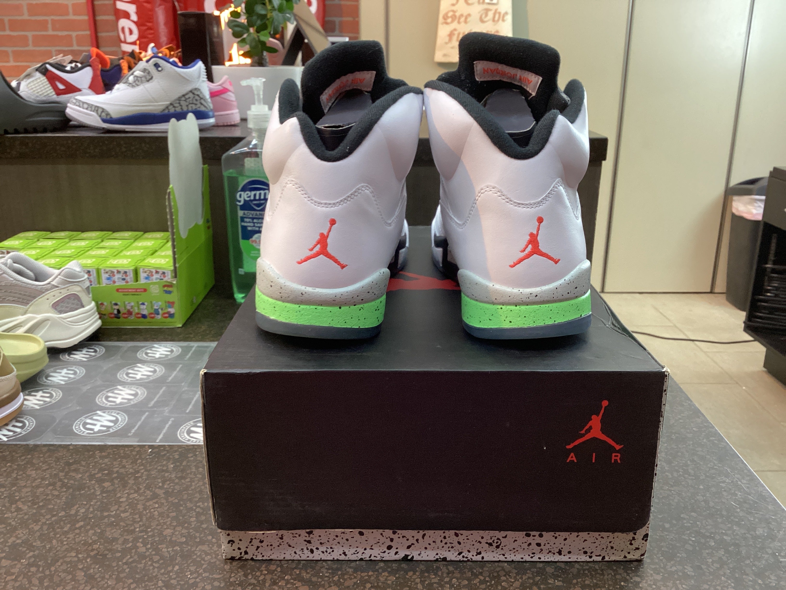 Jordan 5 “Poison Green” Preowned Size 11