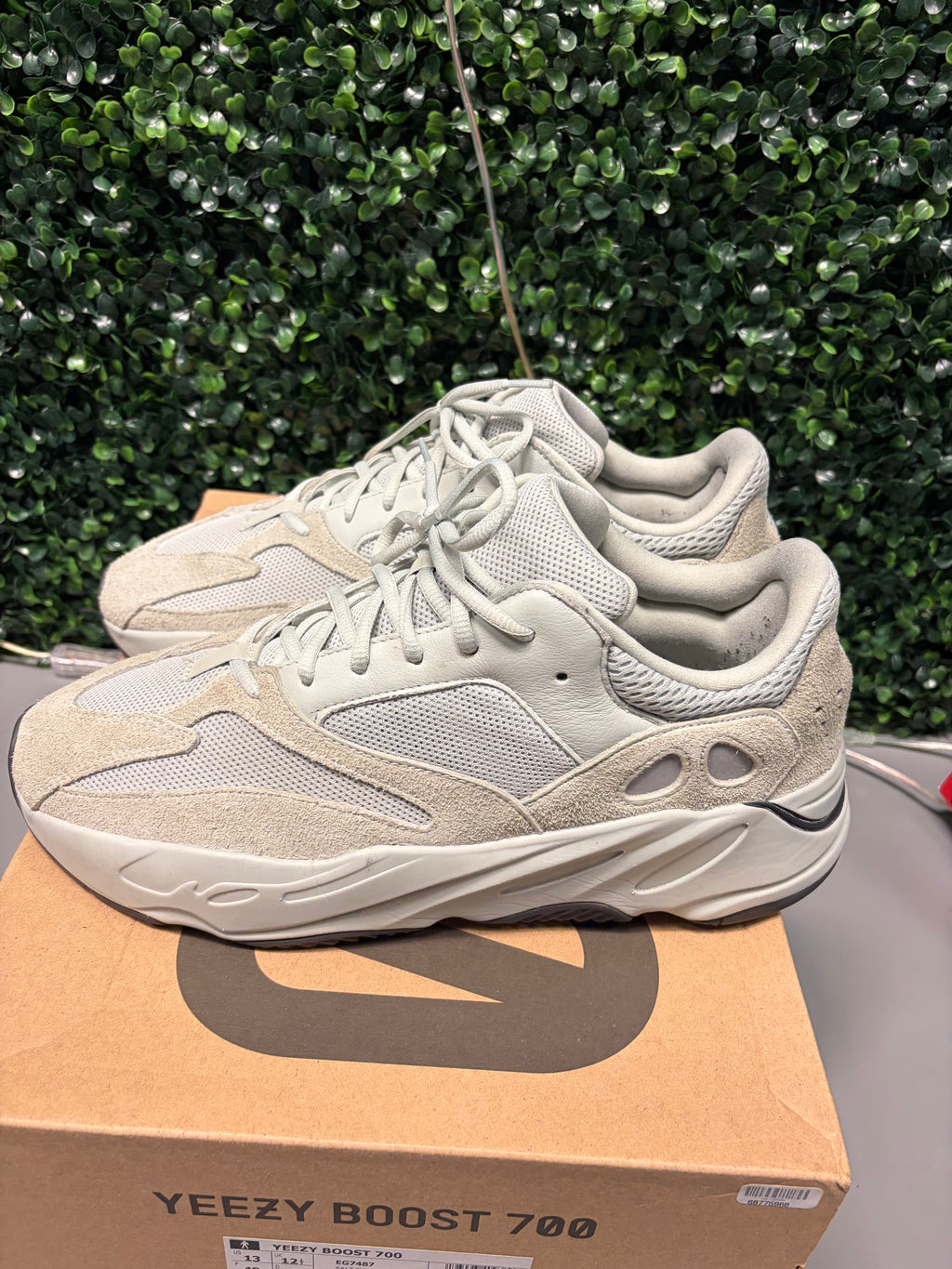 Yeezy 700 "Salt" Size 13 Preowned