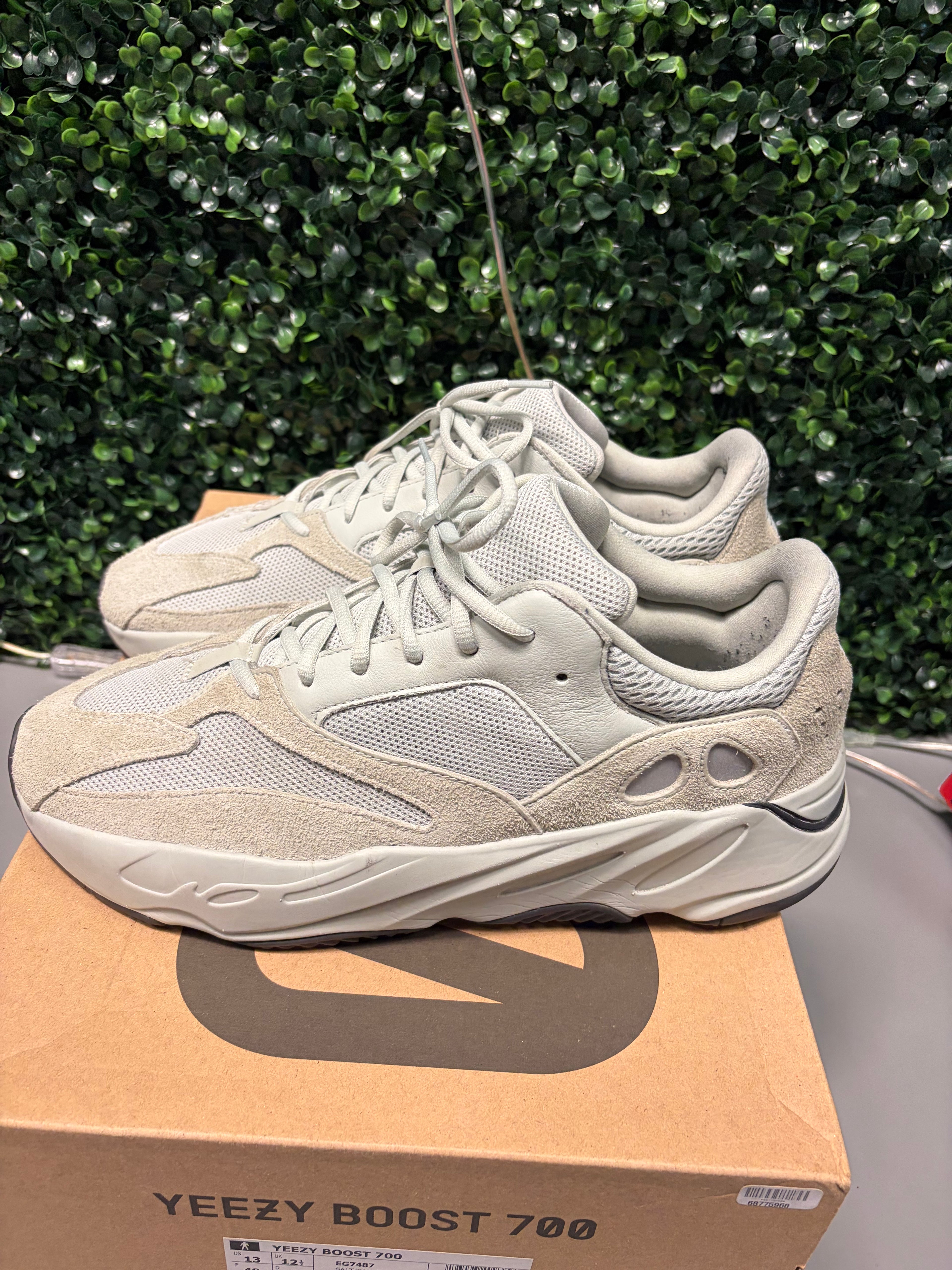 Yeezy 700 "Salt" Size 13 Preowned