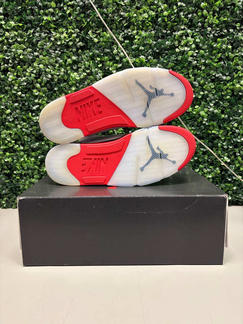 Jordan 5 Retro "Fire Red Black Tongue" (2025) Size 13 Preowned