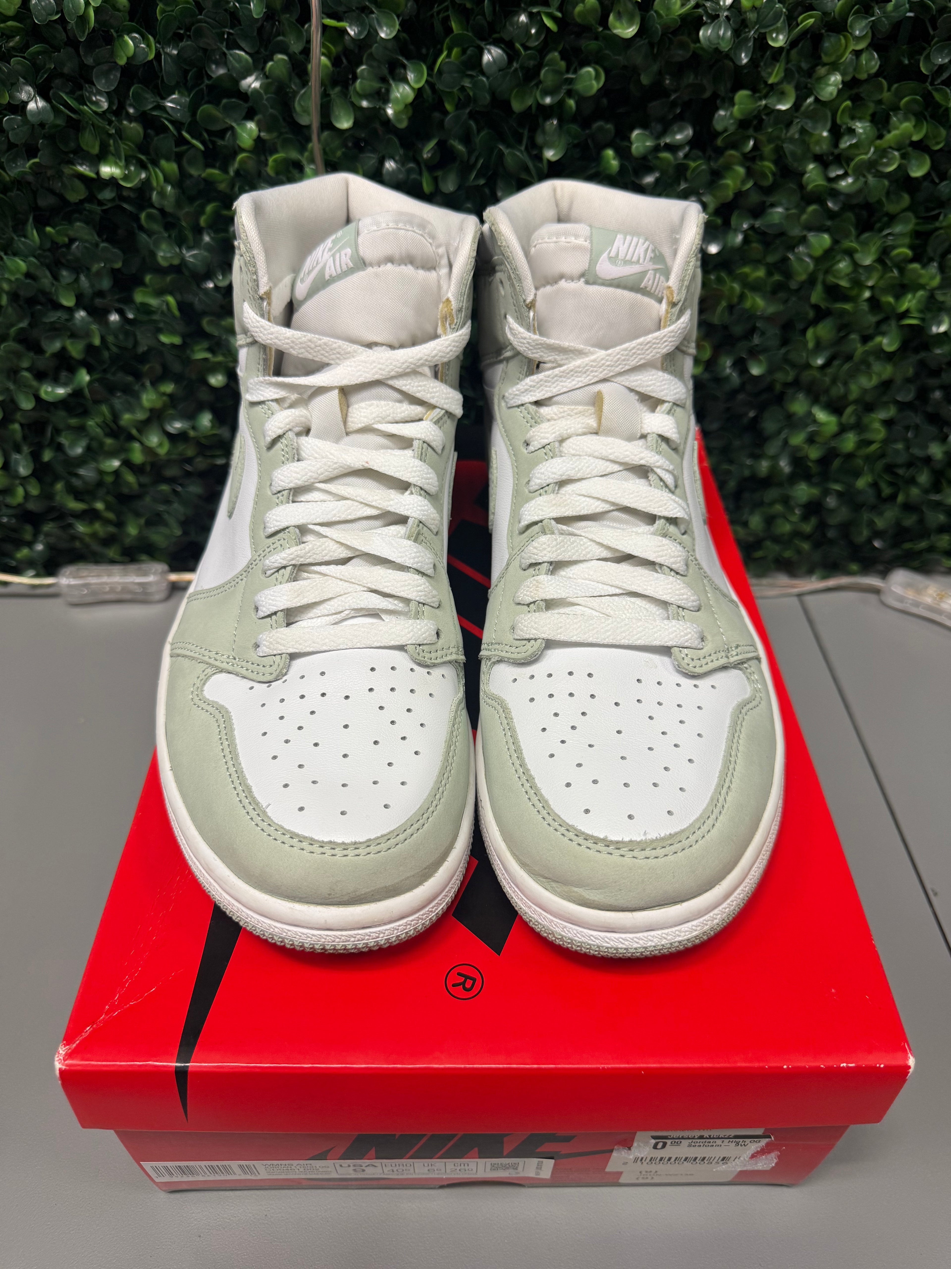 Jordan 1 High "Seafoam" Size 9W / 7.5M Preowned
