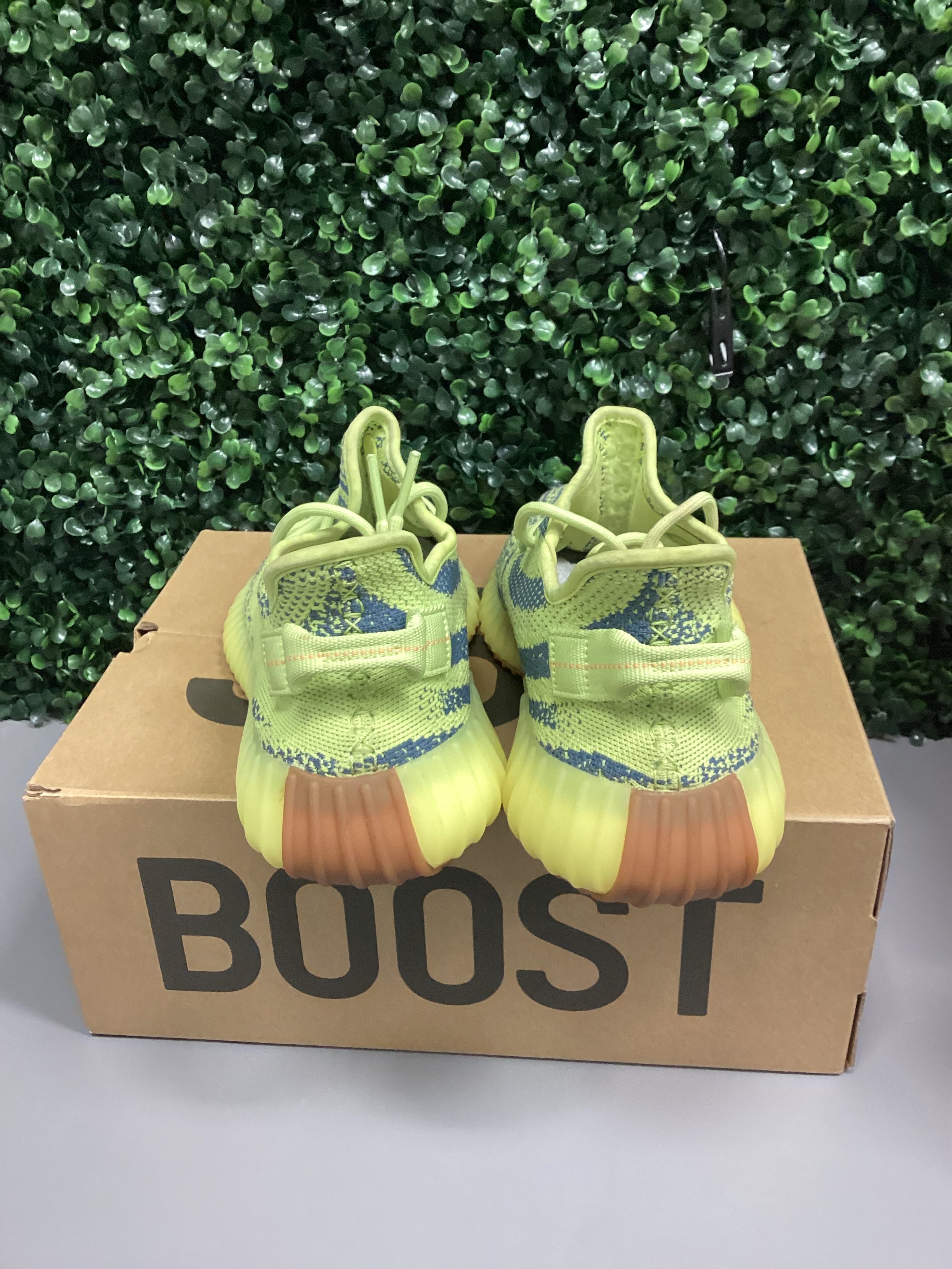 Yeezy 350 “Frozen Moments” Size 9 Preowned