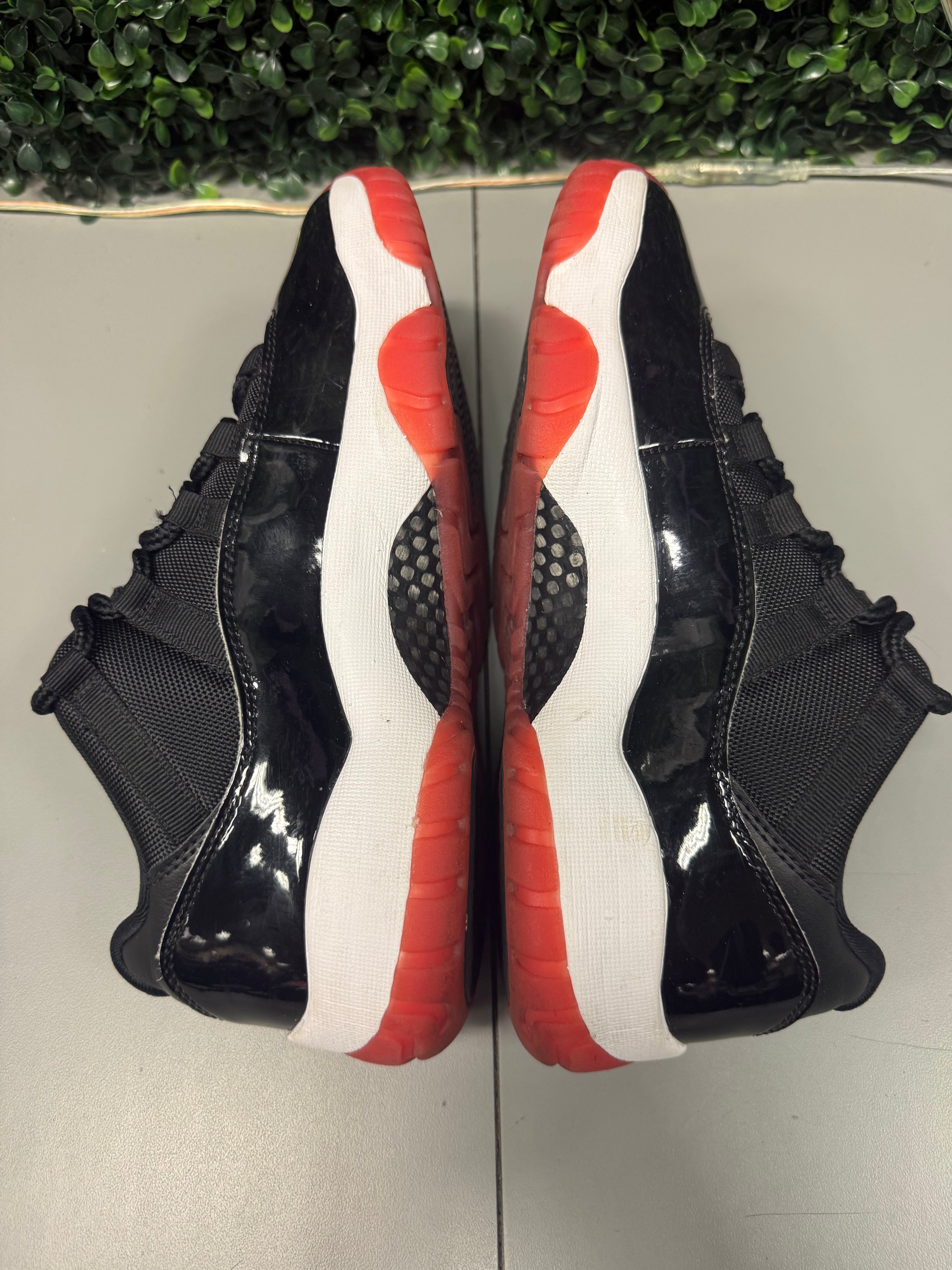 Jordan 11 Retro Low "Bred" Size 8.5 Preowned