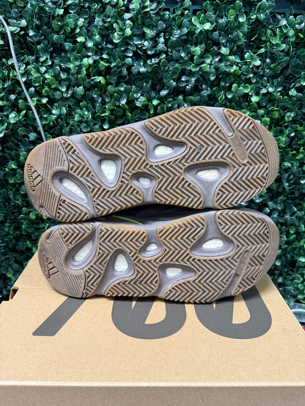 Yeezy 700 "Mauve" Size 11 Preowned