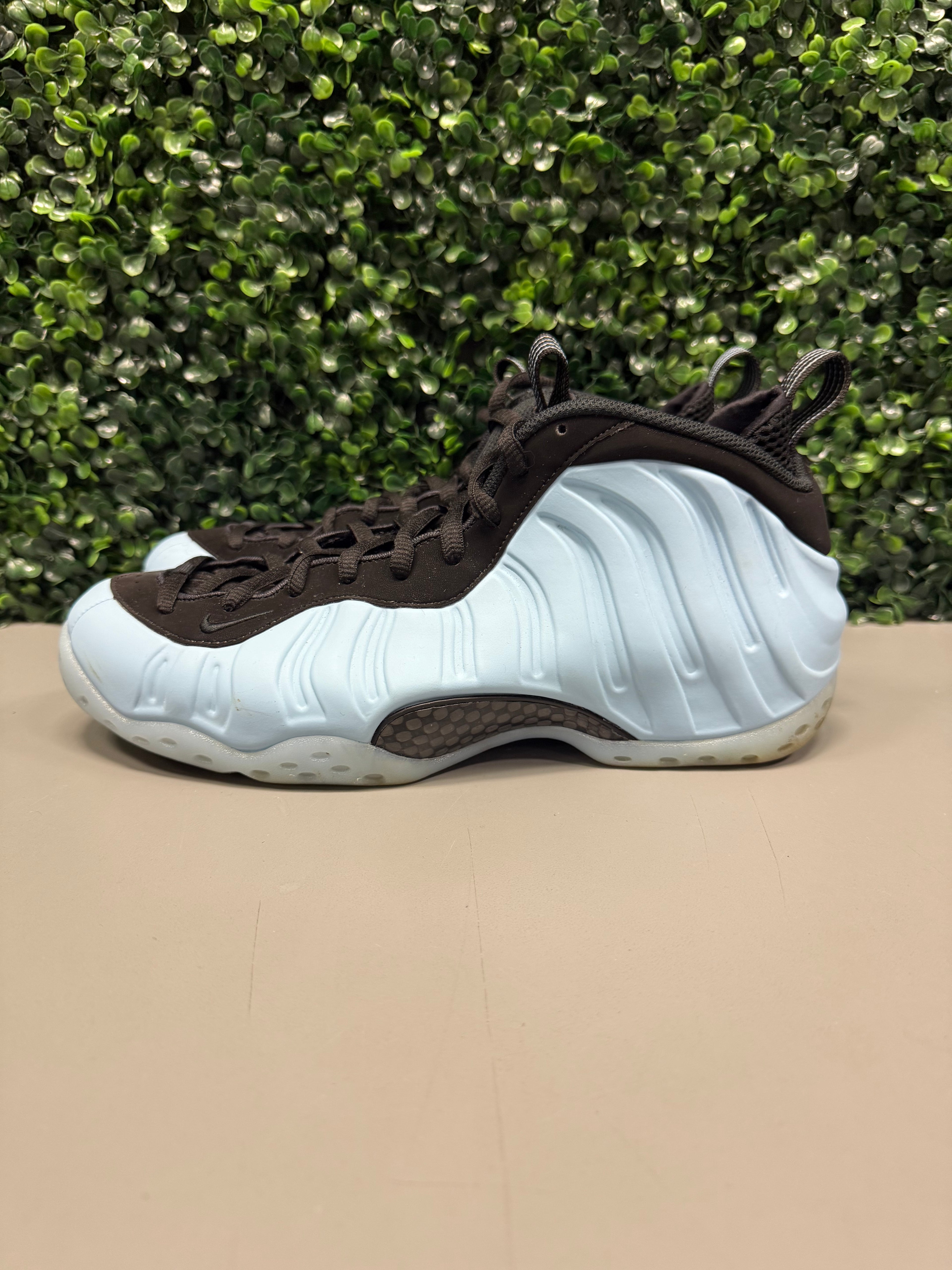 Nike Air Foamposite One "Psychic Blue" Size 10 Preowned