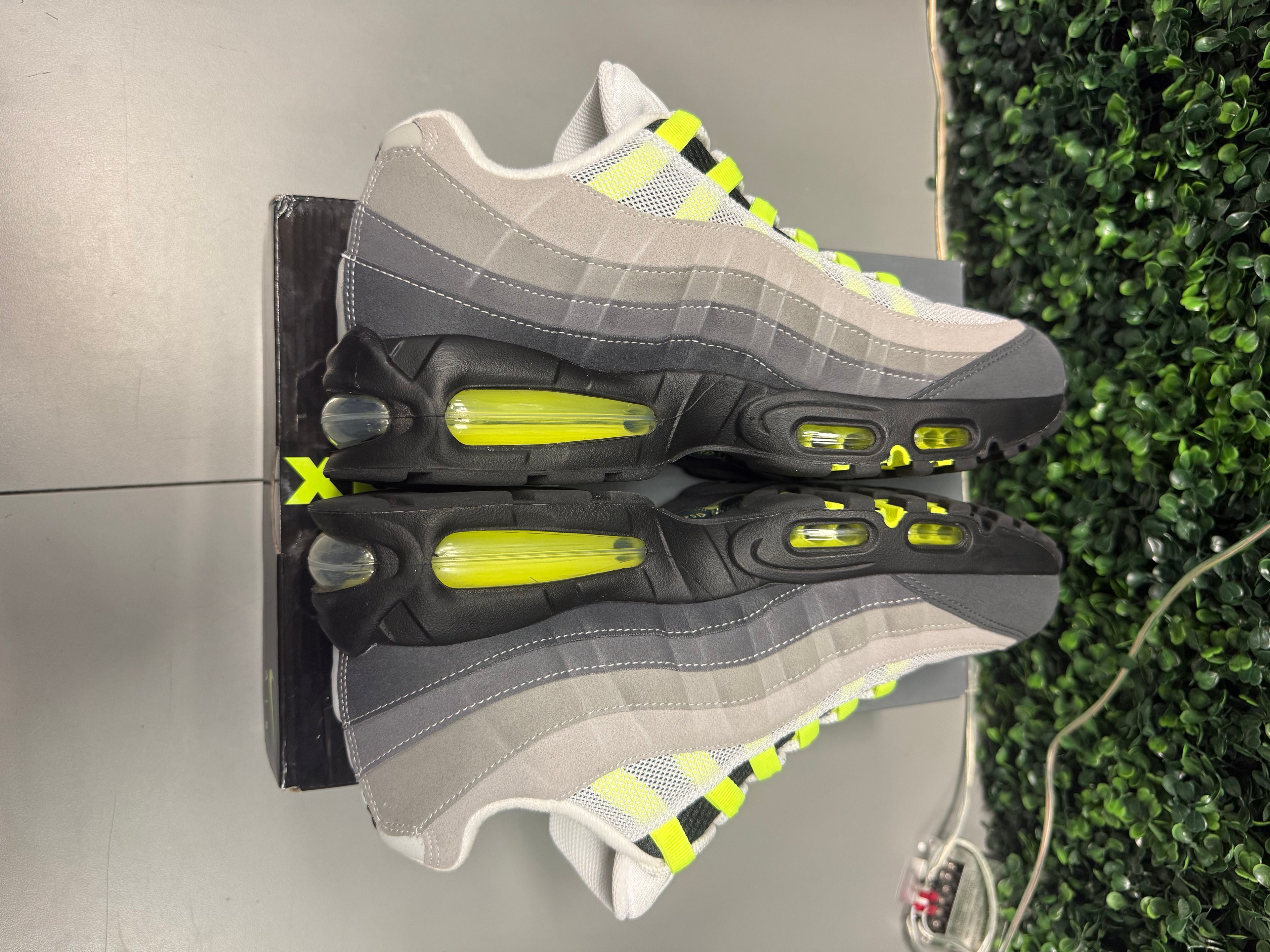 Nike Air Max 95 OG Big Bubble "Neon" Size 11 Preowned
