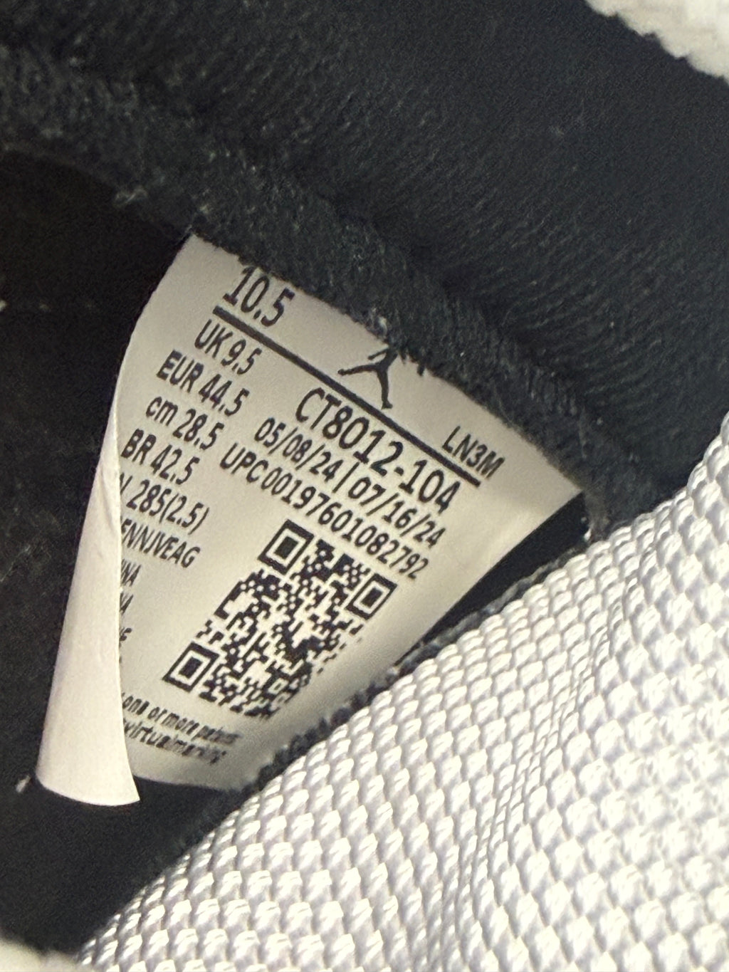 Jordan 11 Retro "Legend Blue" Size 10.5 Preowned