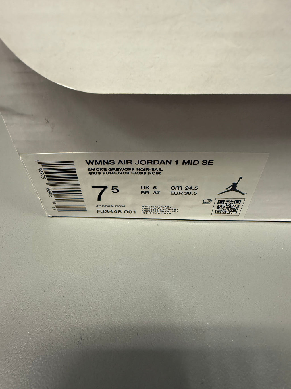 Jordan 1 Mid "Smoke Grey" Size 7.5W / 6Y Preowned